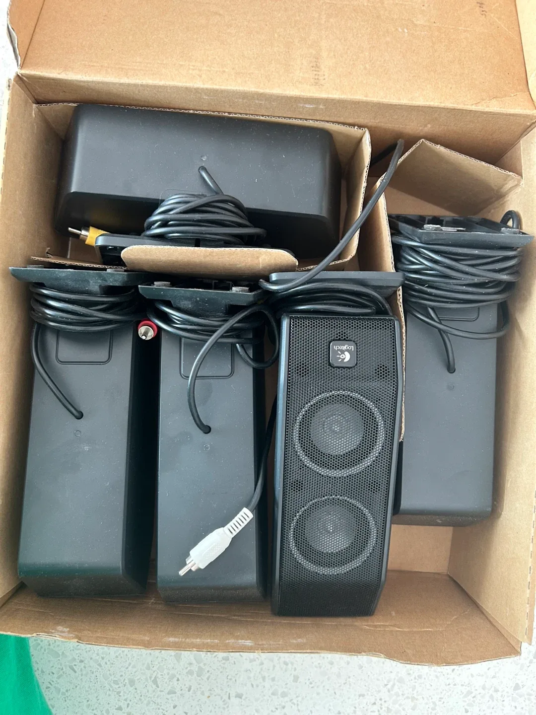 Logitech X-540 5.1 Surround Sound Speaker System image indicator(2)