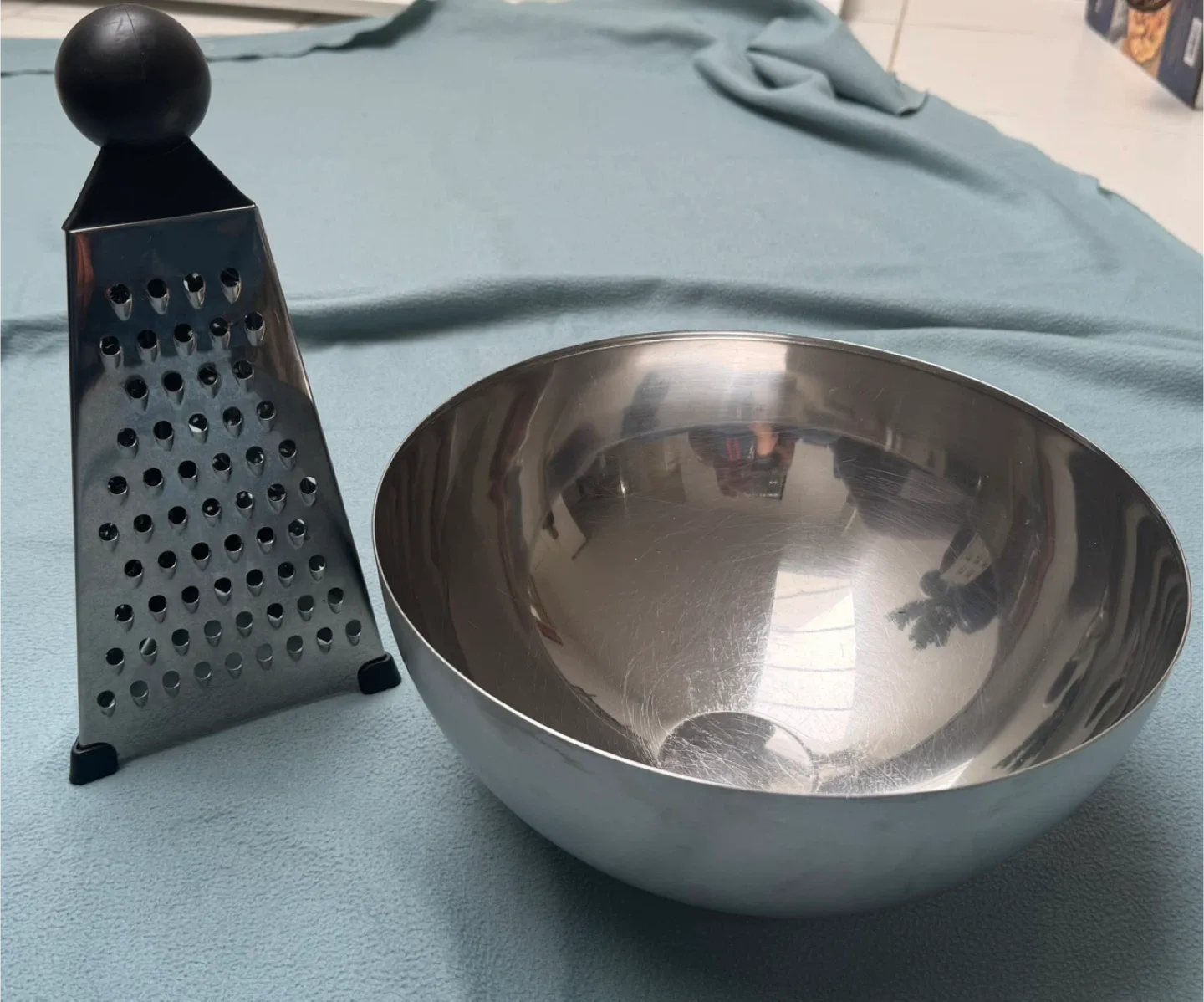 Stainless Steel Grater and Mixing Bowl Set thumbnail