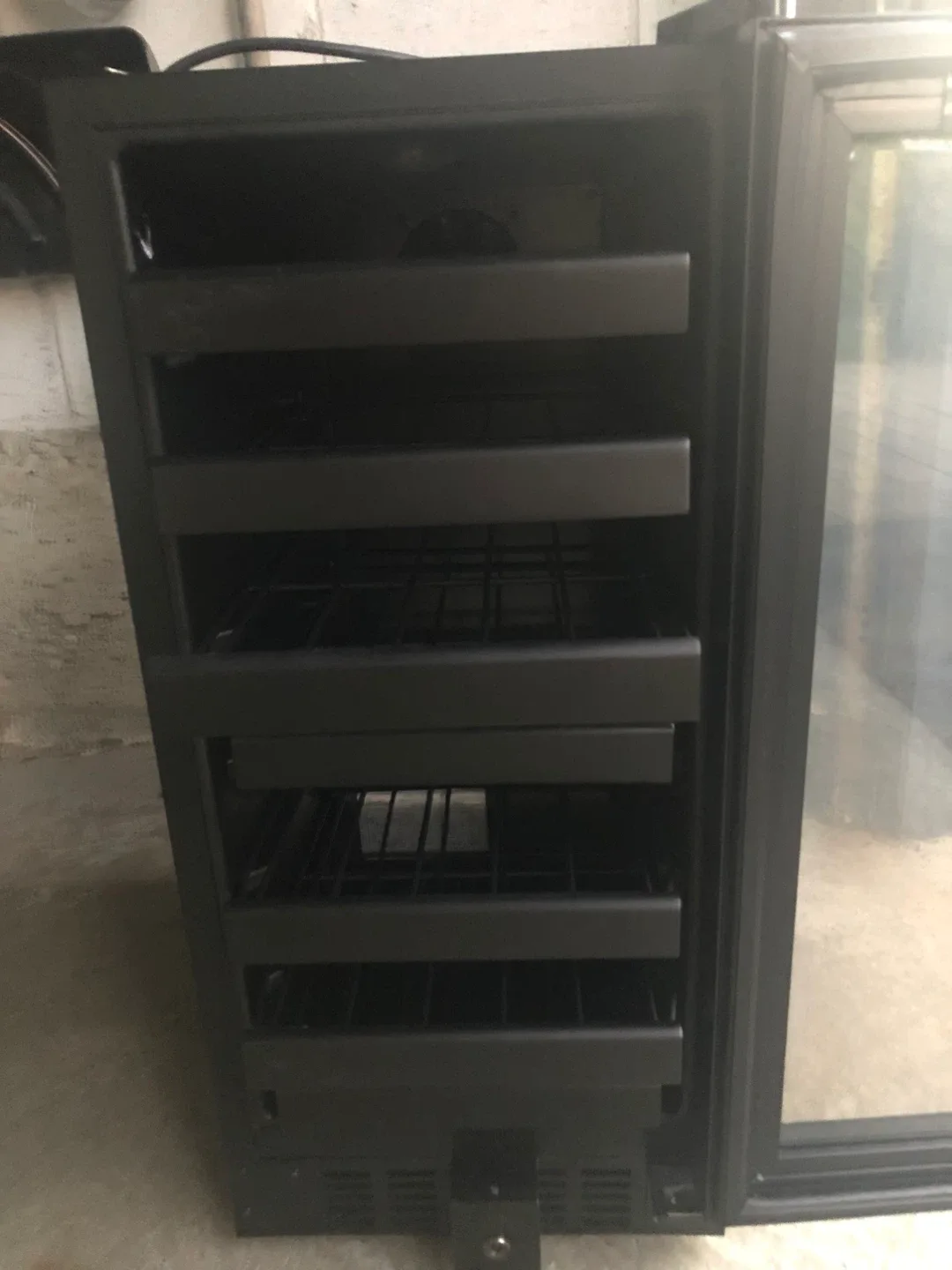 Wine Enthusiast Silent 18-Bottle Wine Refrigerator image indicator(2)