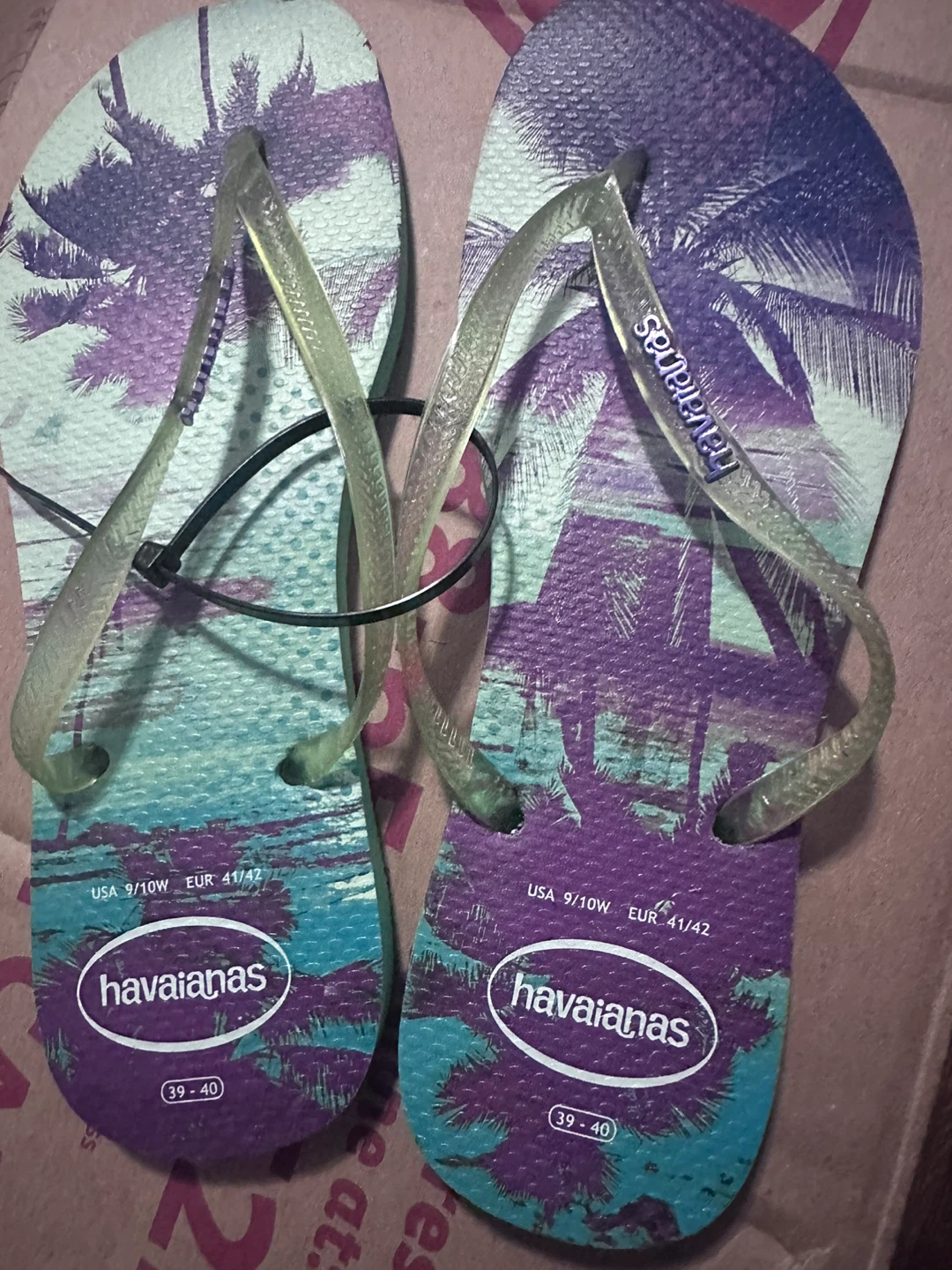 Havaianas Flip Flops Size 9/10 - photo 2