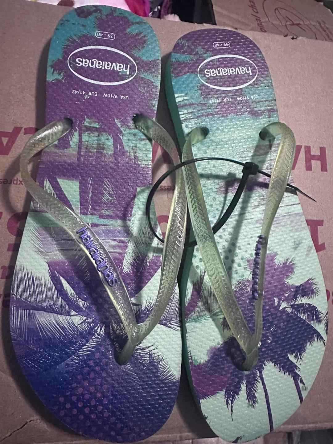 Havaianas Flip Flops Size 9/10 thumbnail