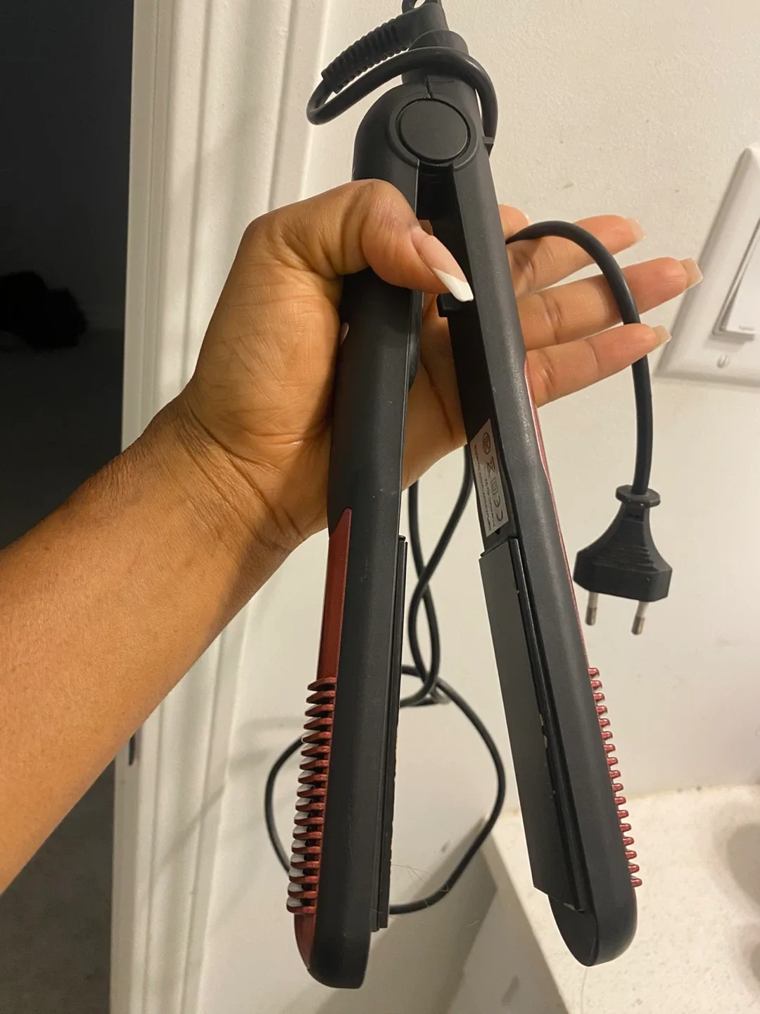 Nova Hair Straightener - Black & Red image indicator(4)