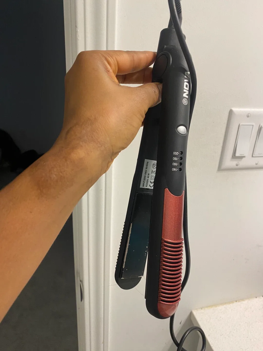 Nova Hair Straightener - Black & Red image indicator(2)