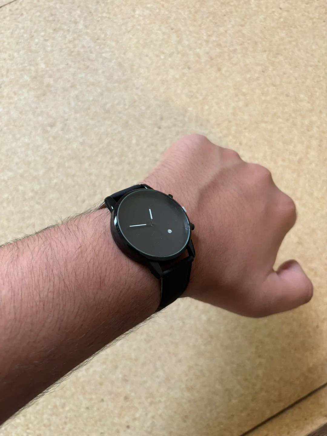 Black Minimalist Watch image indicator(2)
