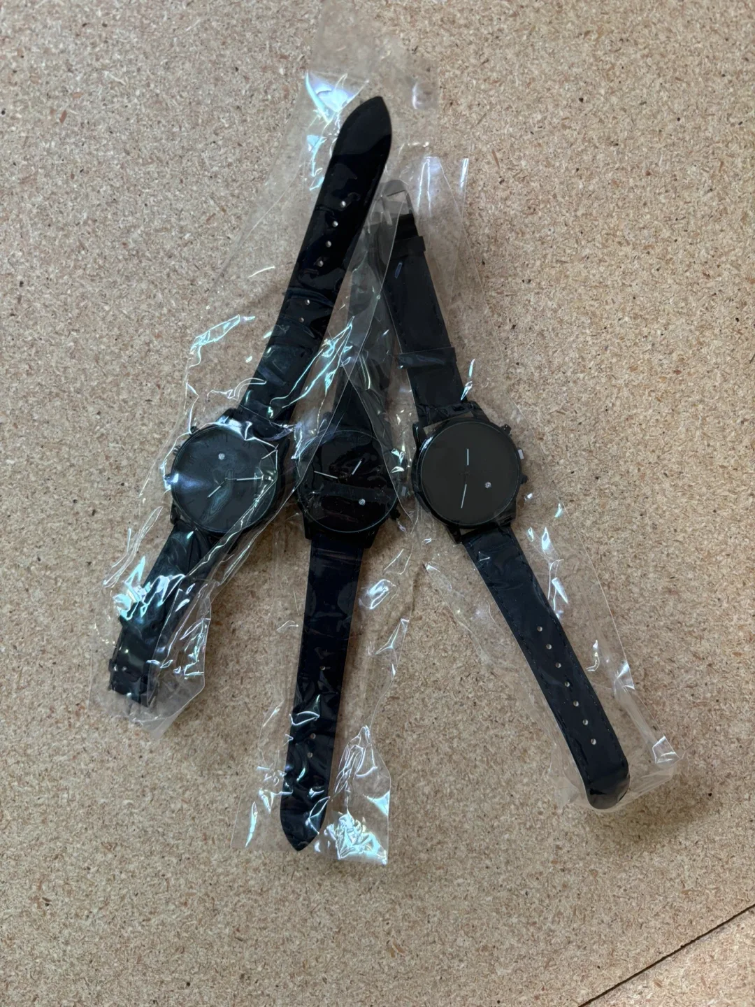 Black Minimalist Watch image indicator(3)