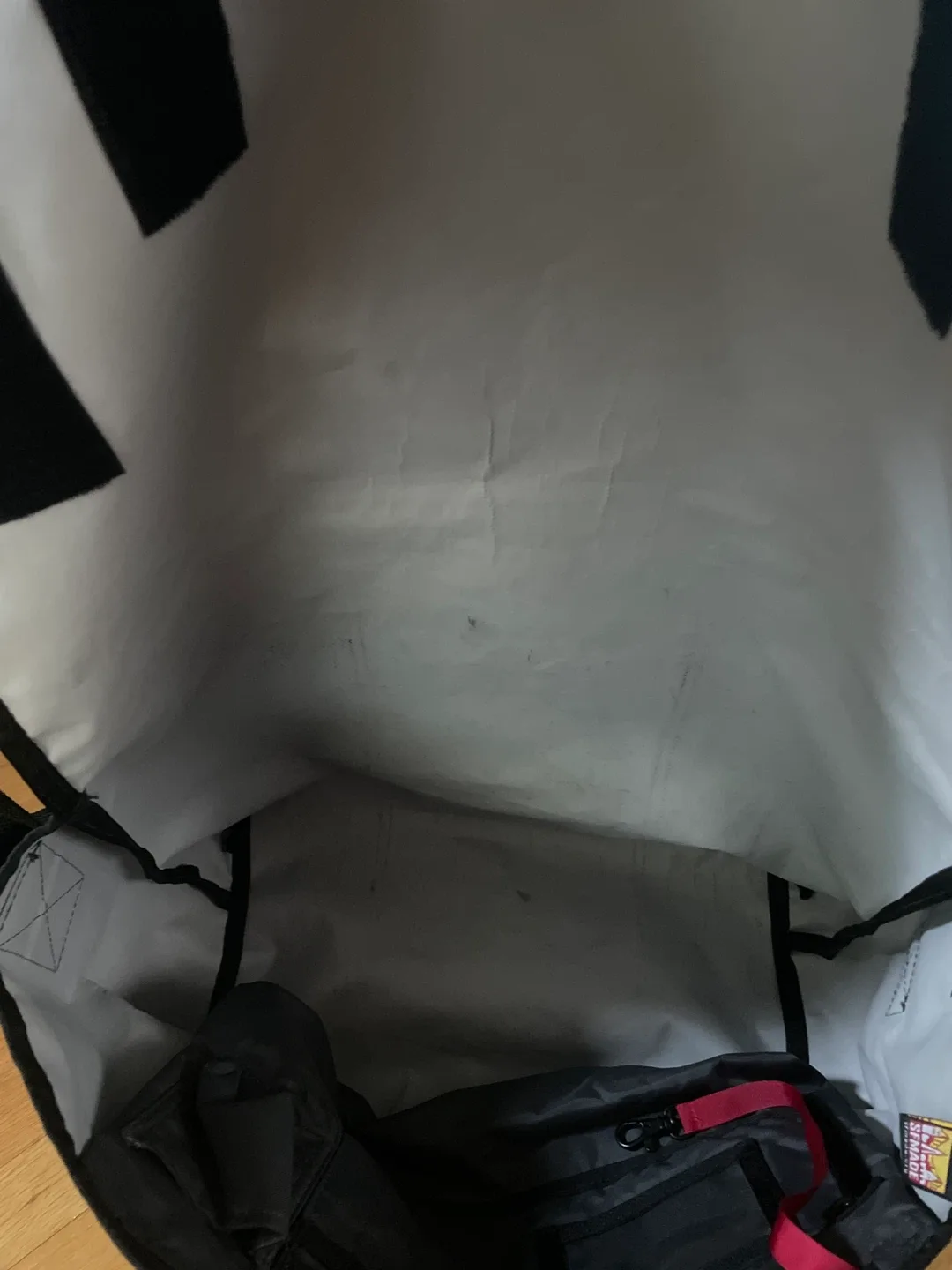 Timbuk2 Black Messenger Bag image indicator(4)