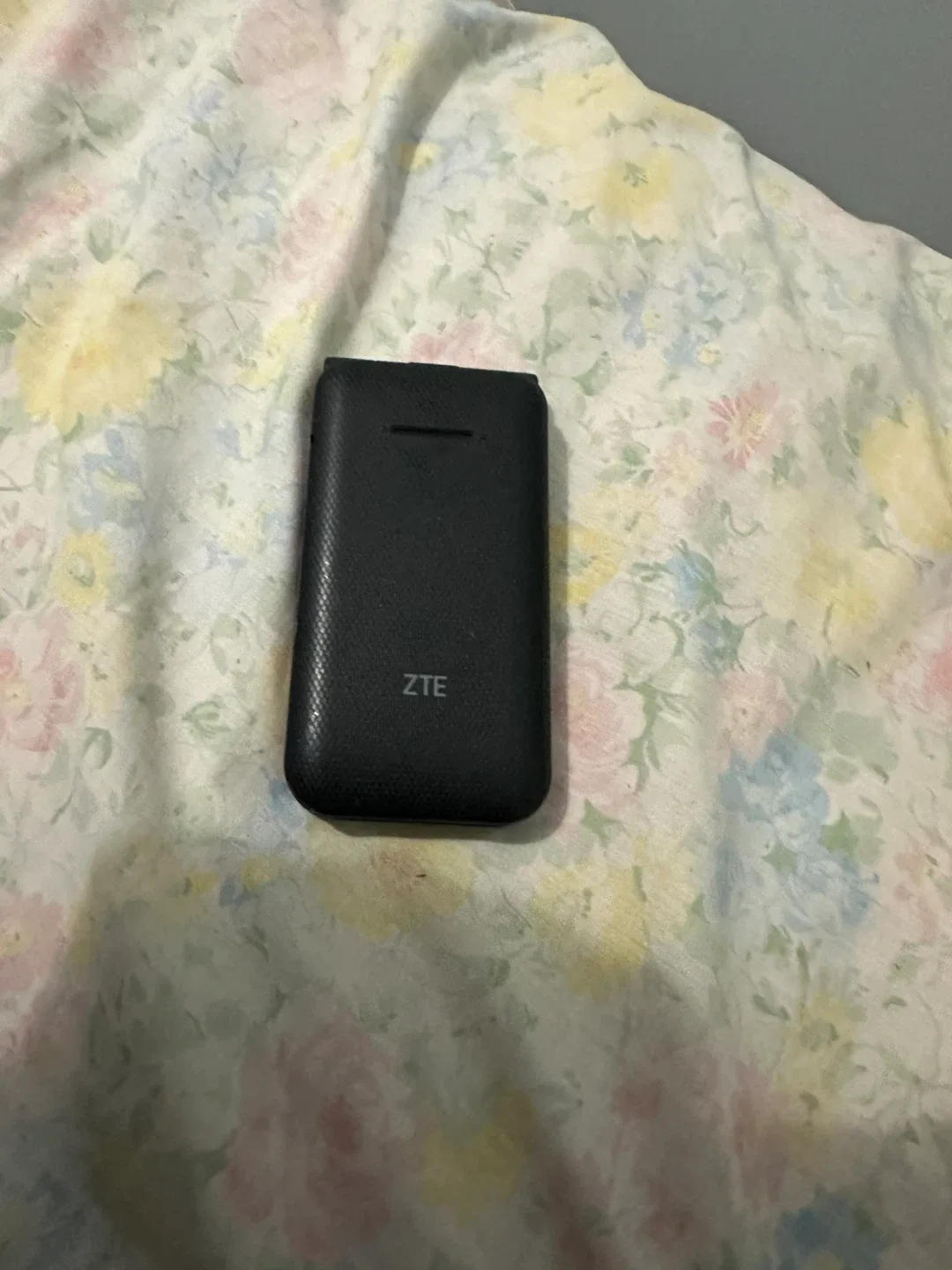 ZTE Flip Phone - Great Condition! image indicator(2)