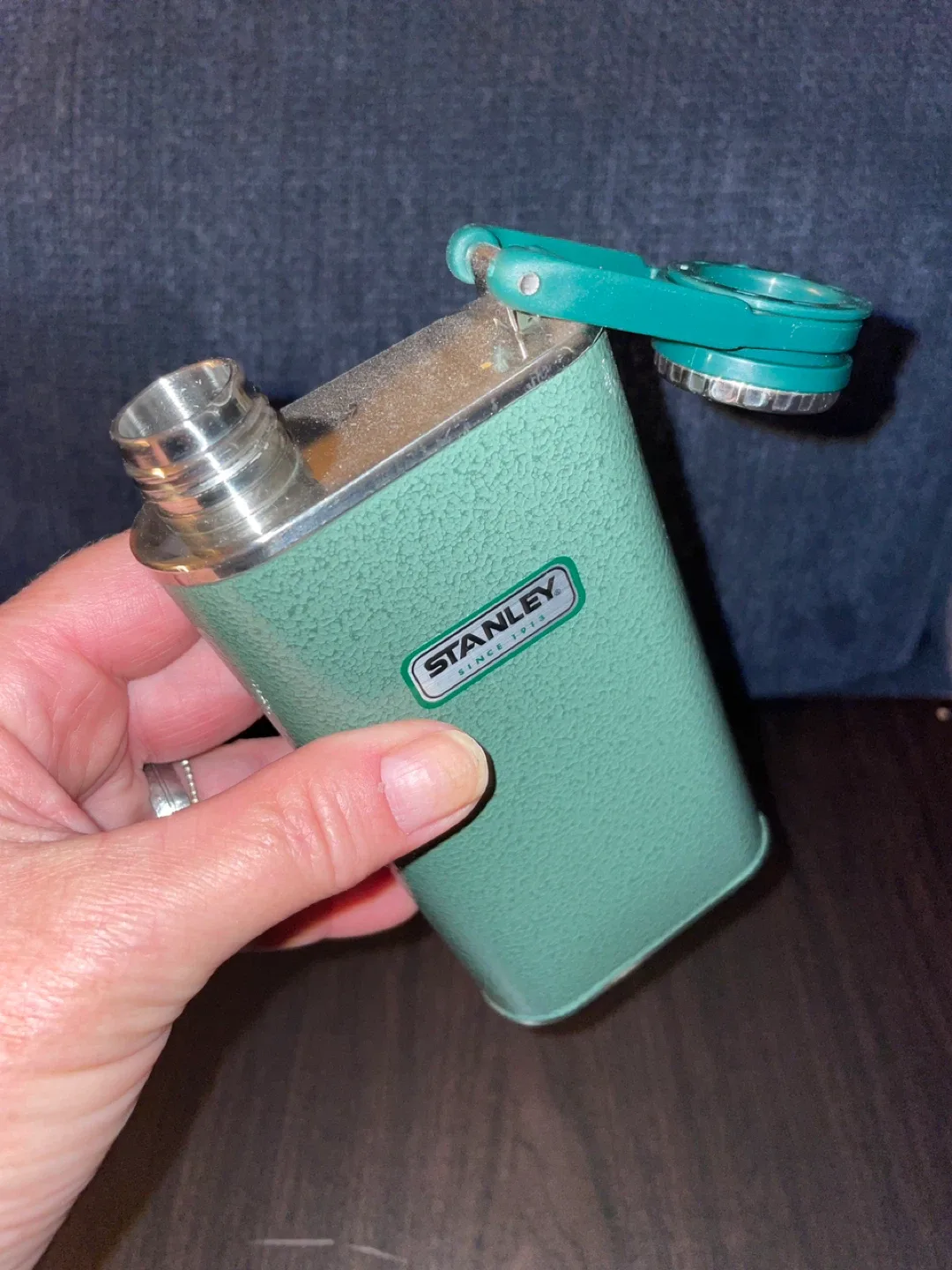 Stanley Classic Easy Fill Wide Mouth Flask image indicator(4)