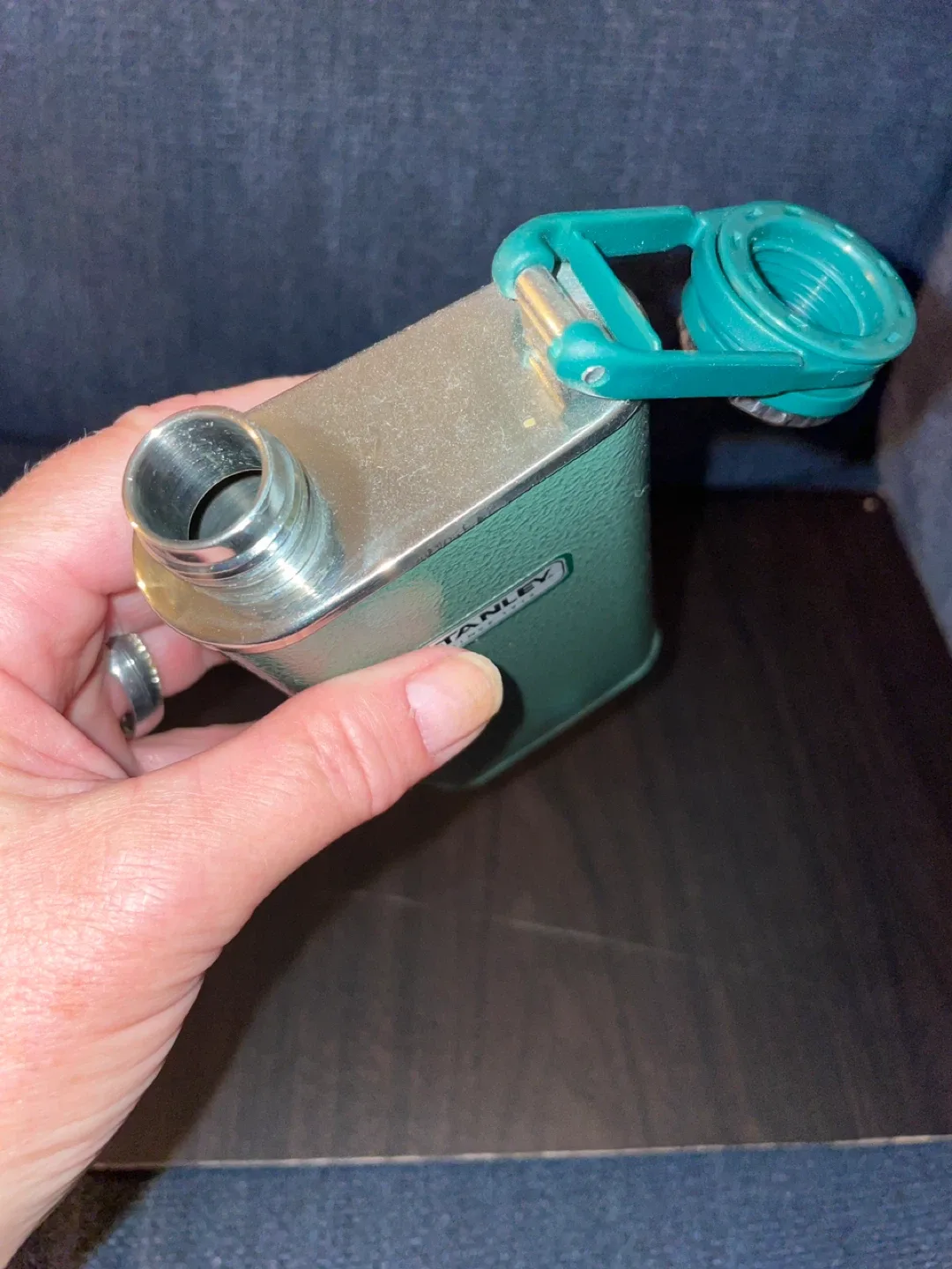 Stanley Classic Easy Fill Wide Mouth Flask image indicator(5)