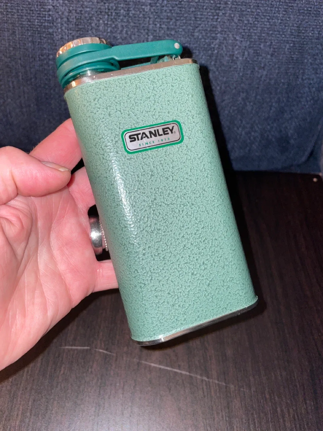 Stanley Classic Easy Fill Wide Mouth Flask image indicator(3)