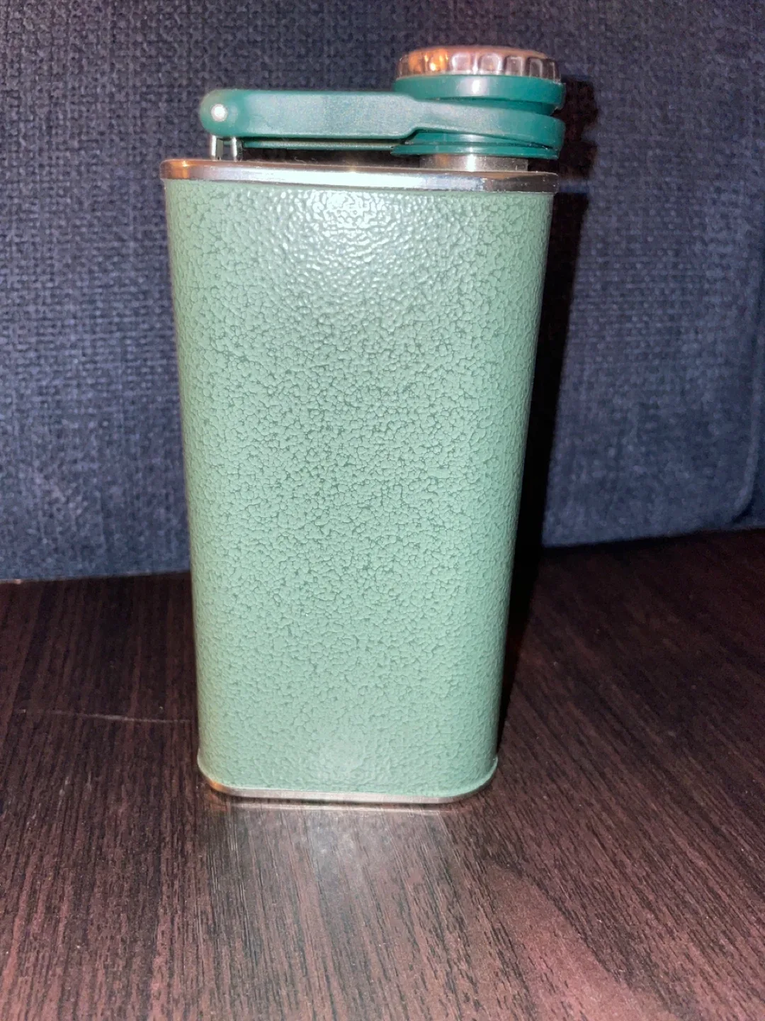 Stanley Classic Easy Fill Wide Mouth Flask image indicator(2)