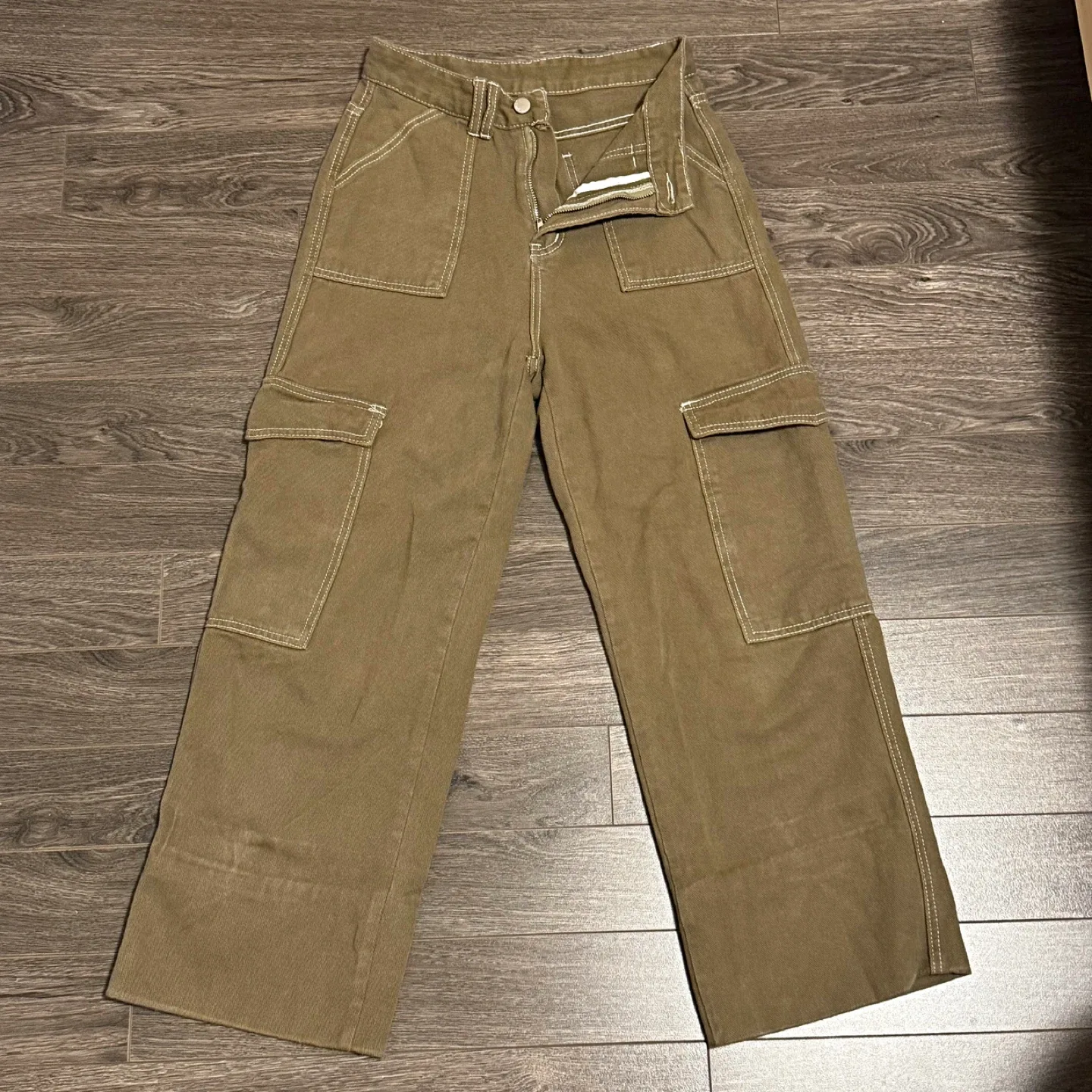 Green Wide Leg Cargo Pants thumbnail