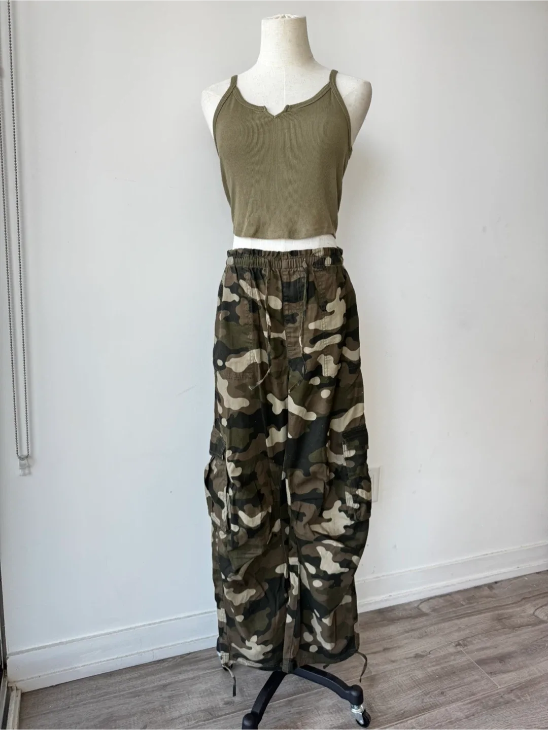 2 pc outfit: Green Crop Top + Camo Cargo Pants - Size M/M thumbnail