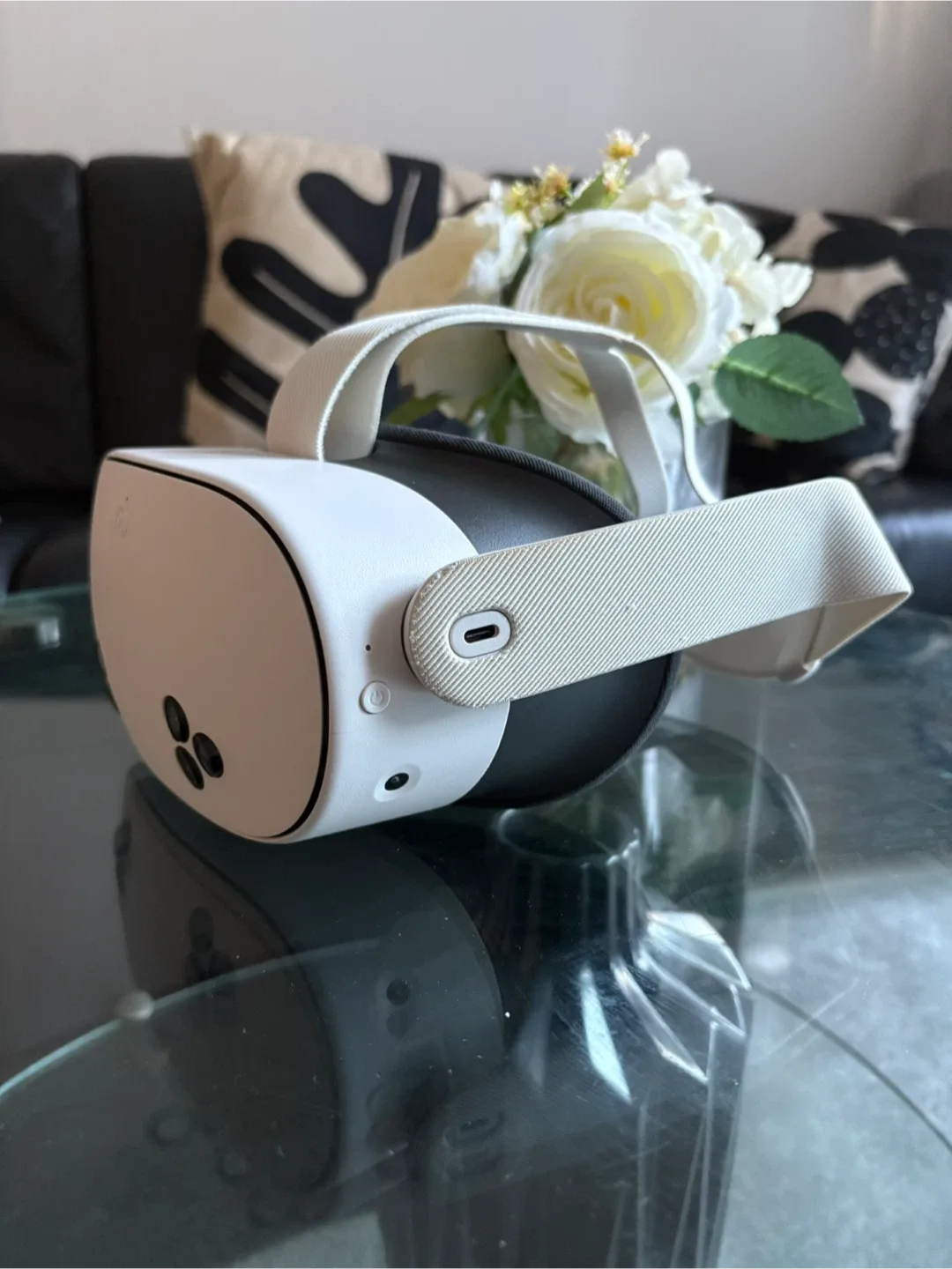 Meta Quest 2 VR Headset image indicator(3)