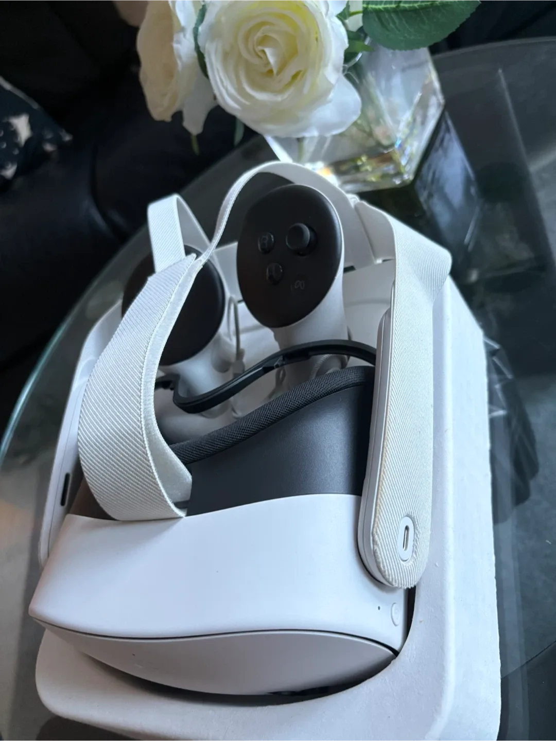 Meta Quest 2 VR Headset image indicator(6)