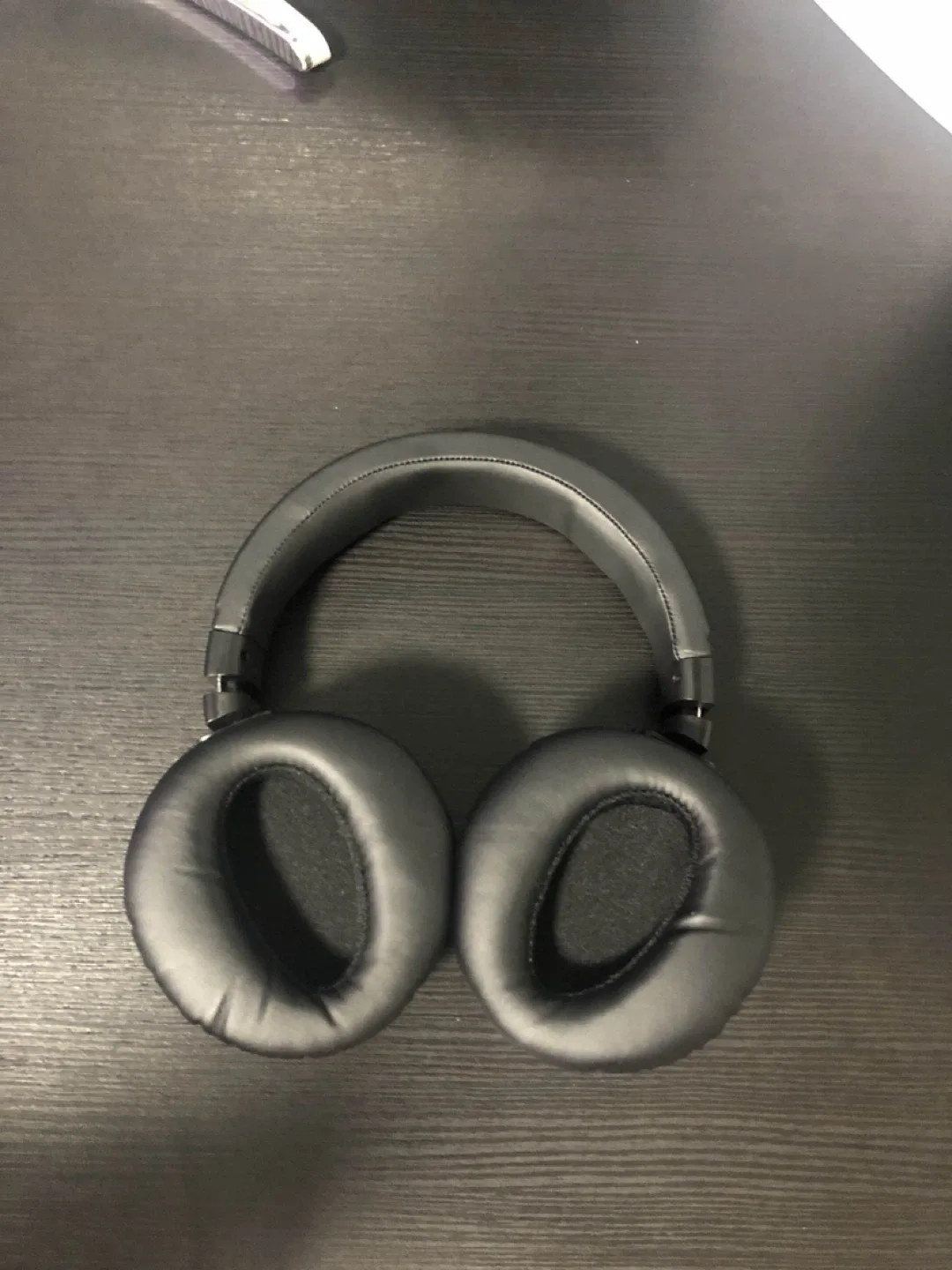 E7 Active Noise Cancelling Headphones image indicator(3)