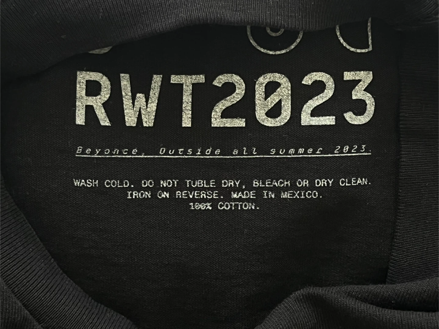 Renaissance World Tour Merchandise - photo 3