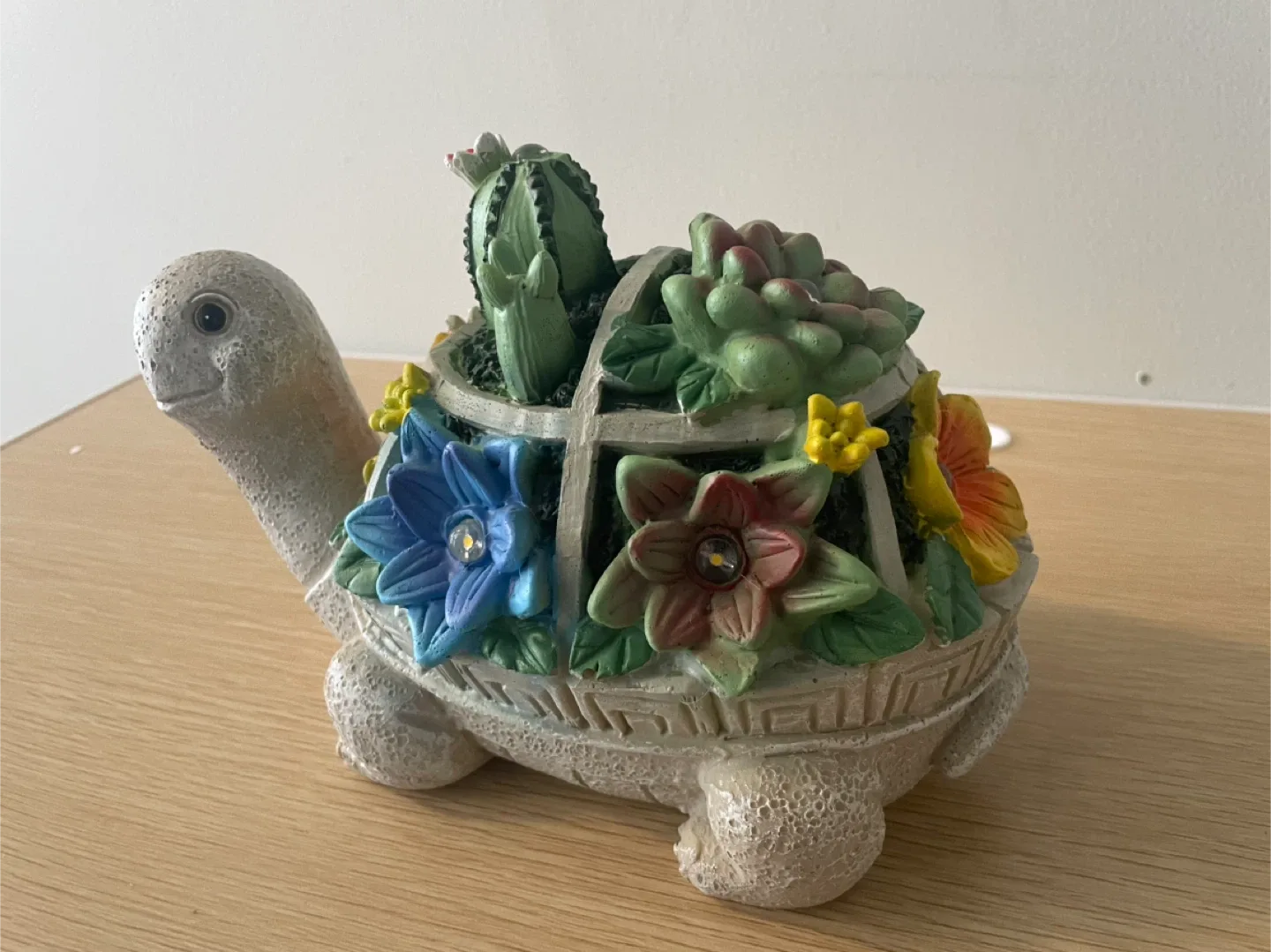 Solar Garden Turtle Statue - New in Box! thumbnail