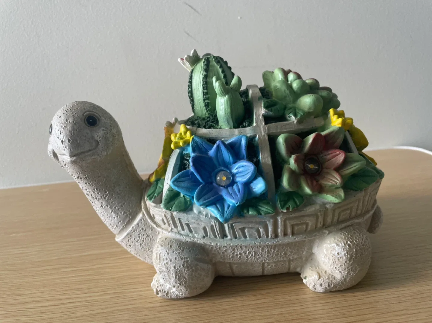 Solar Garden Turtle Statue - New in Box! image indicator(2)