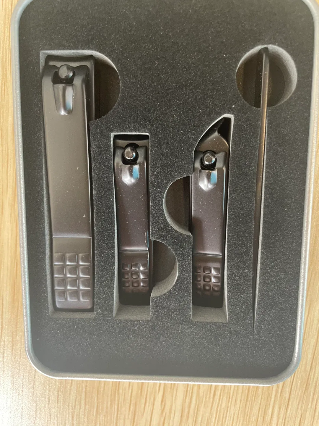 New Nail Care Set in Metal Case image indicator(4)