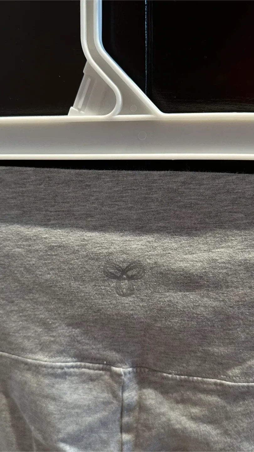 TNA Flare Yoga Pants - Size M image indicator(3)