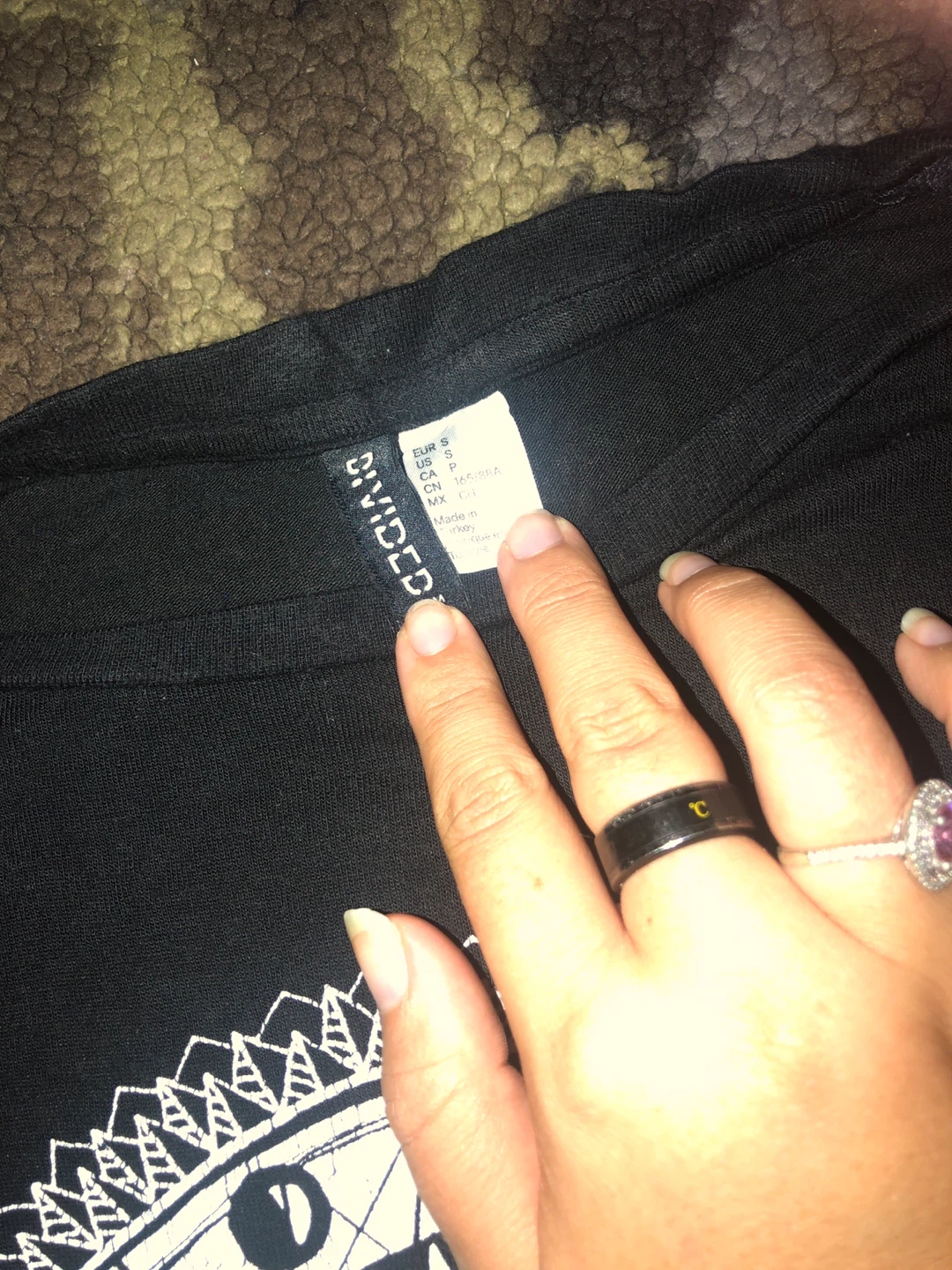 H&M Divided Black Graphic Tee - Size S - photo 2