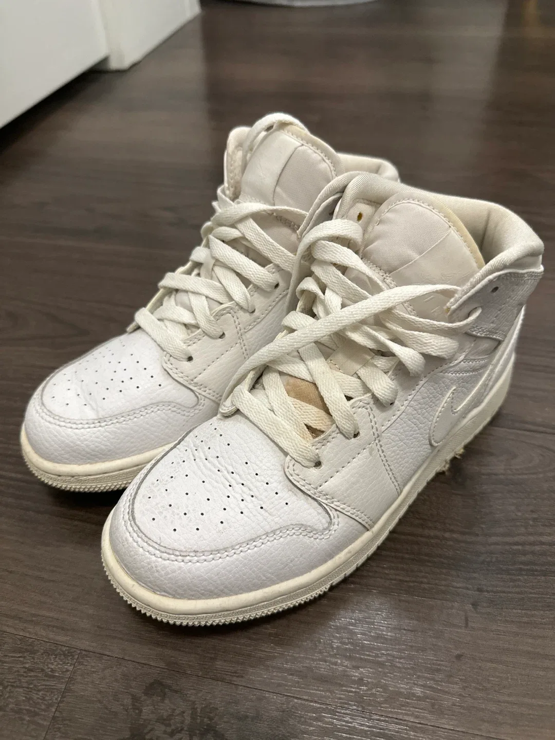 Nike Air Jordan 1 Mid thumbnail
