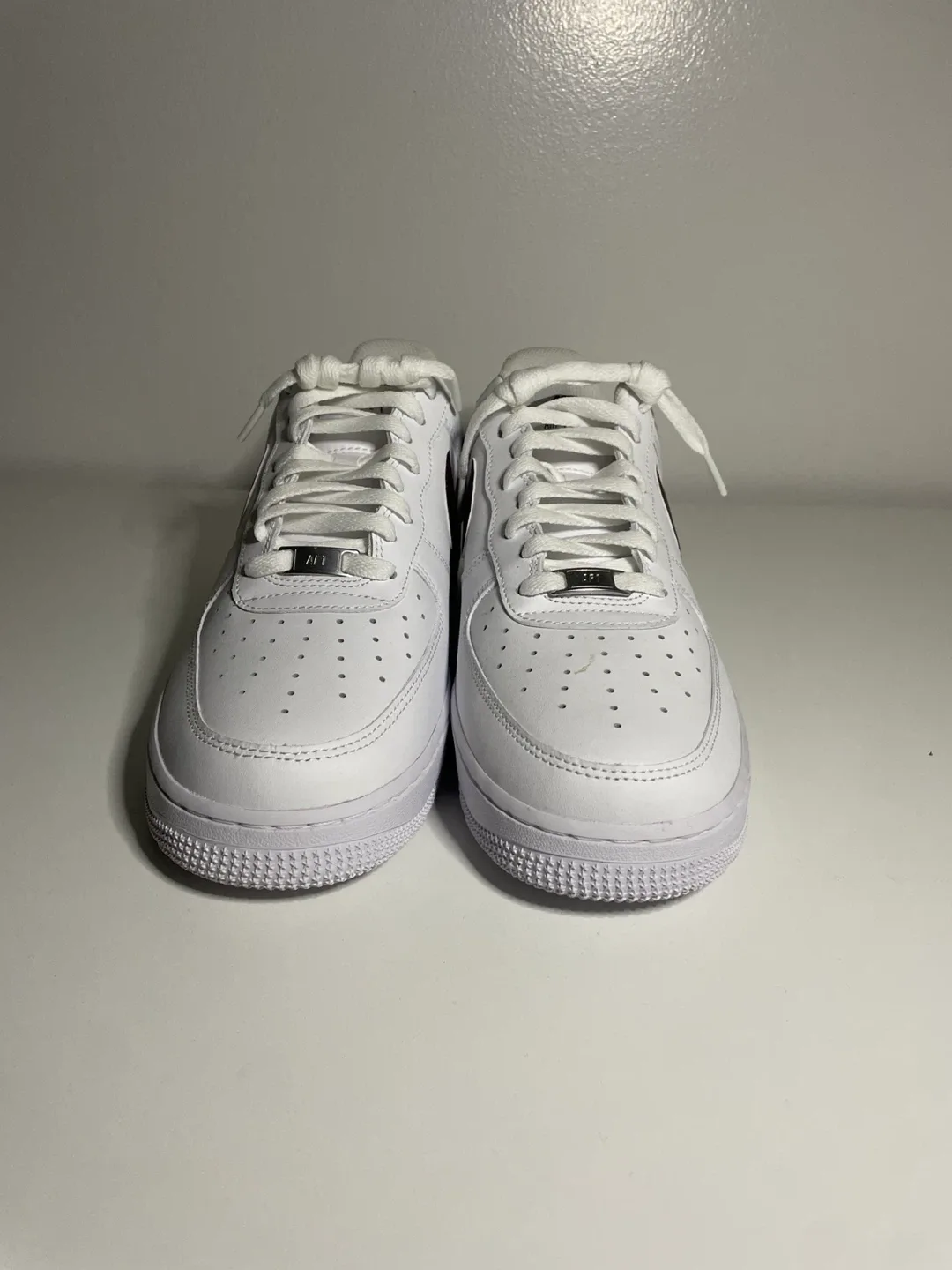 Nike Air Force 1 White/Burgundy Sneakers image indicator(2)