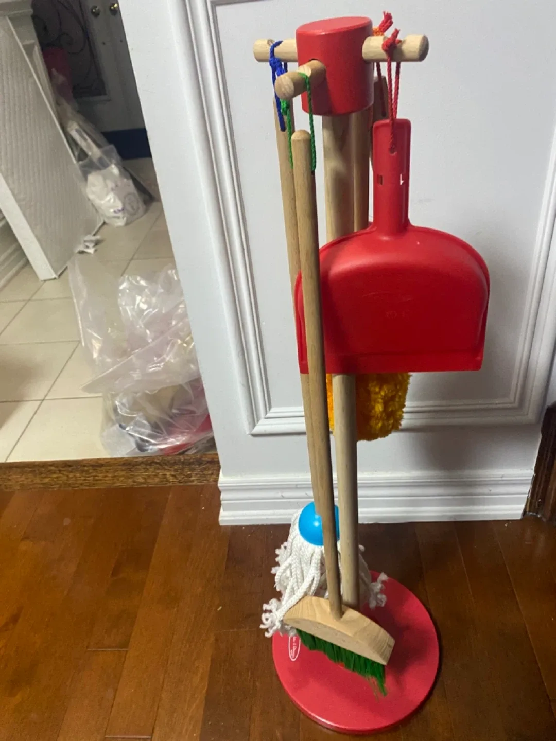 Melissa & Doug Pretend Play Cleaning Set image indicator(2)