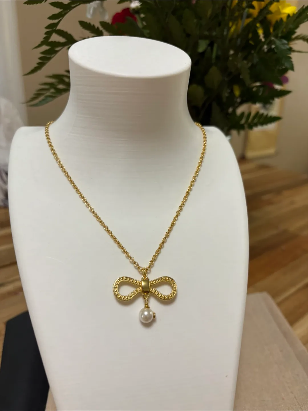 Gold Bow Pearl Pendant Necklace thumbnail
