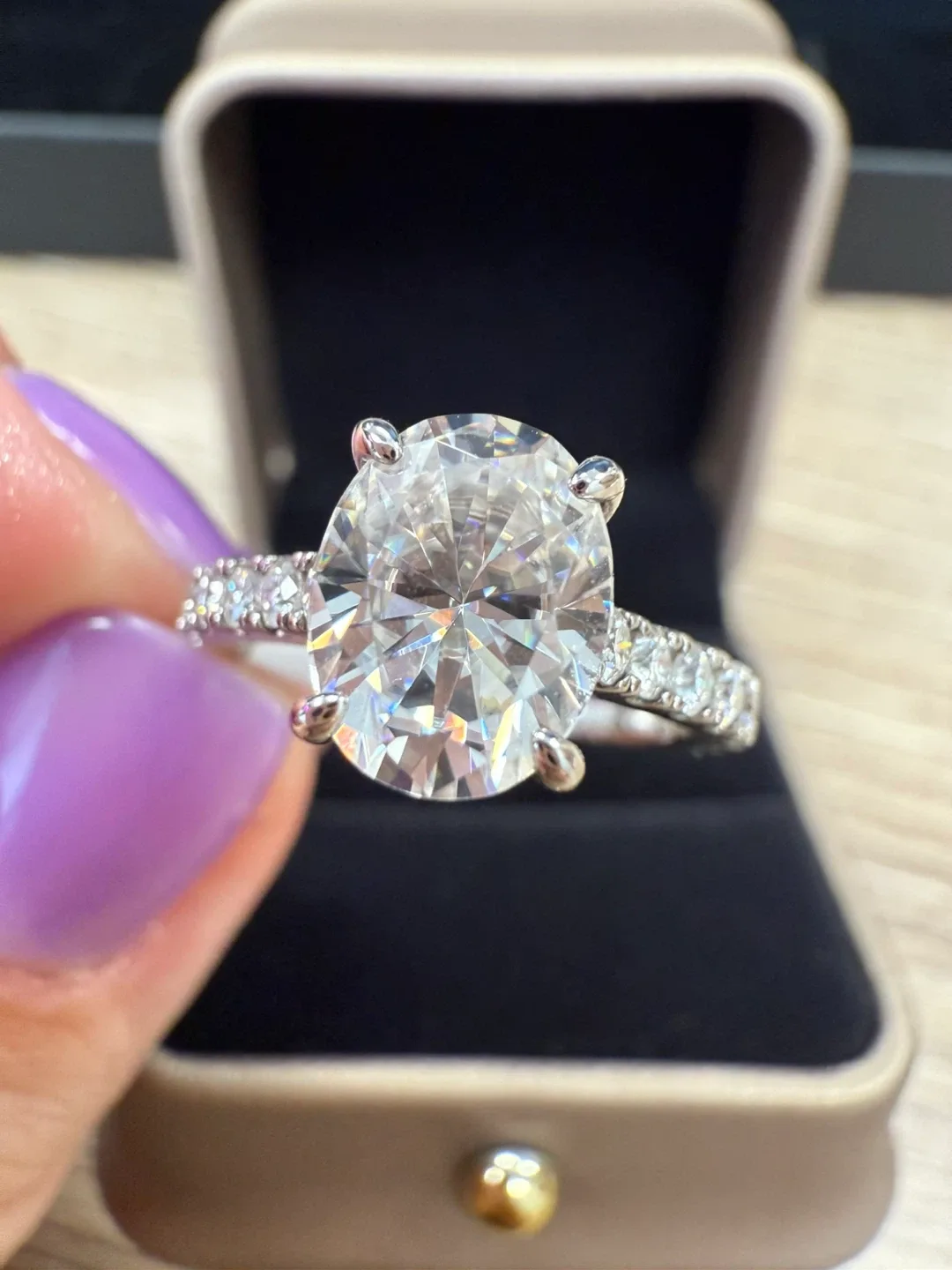 Brand new 2 carats silver moissanite ring image indicator(5)