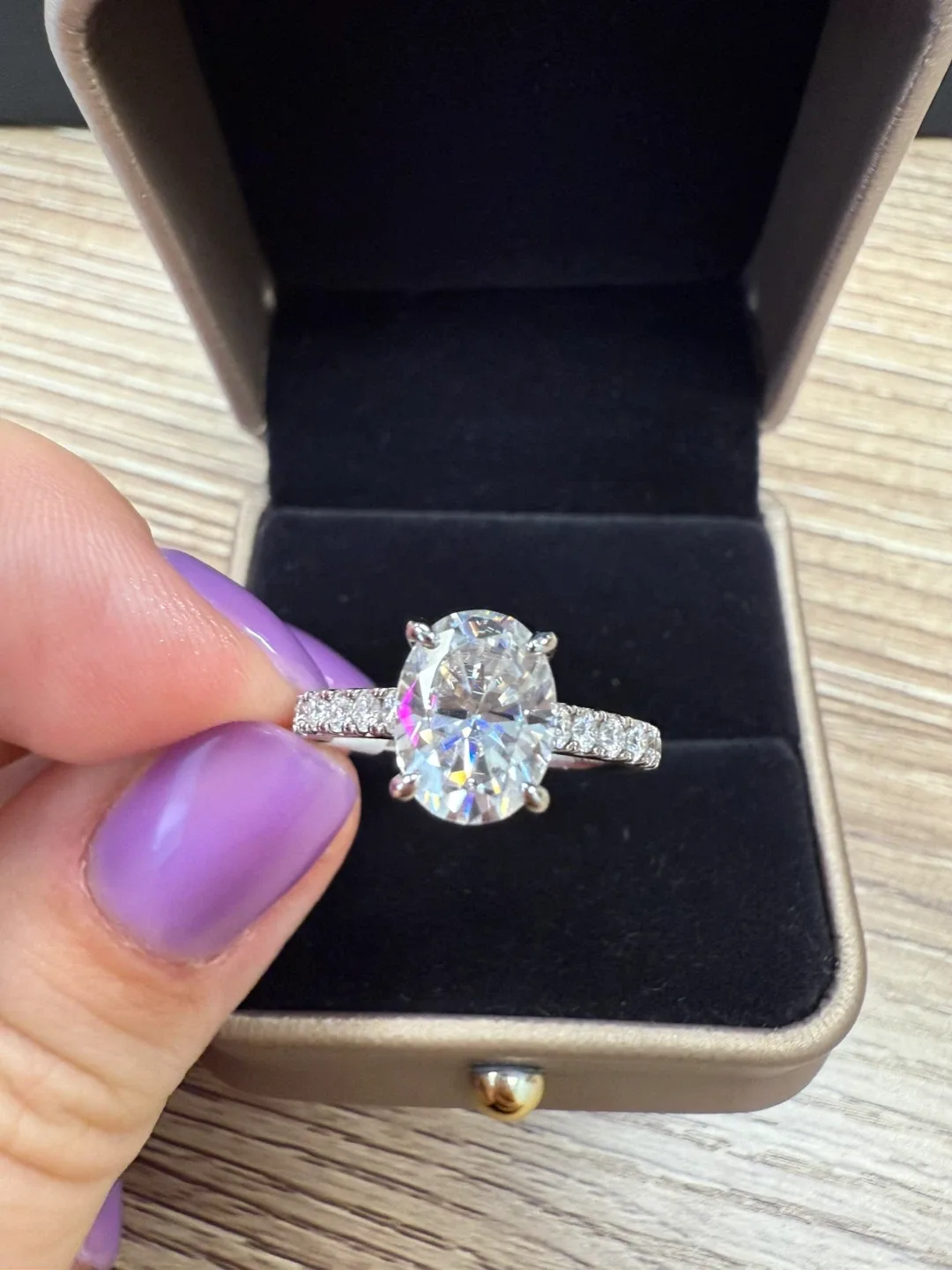 Brand new 2 carats silver moissanite ring image indicator(4)