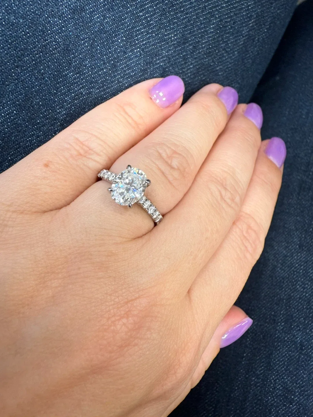 Brand new 2 carats silver moissanite ring image indicator(6)