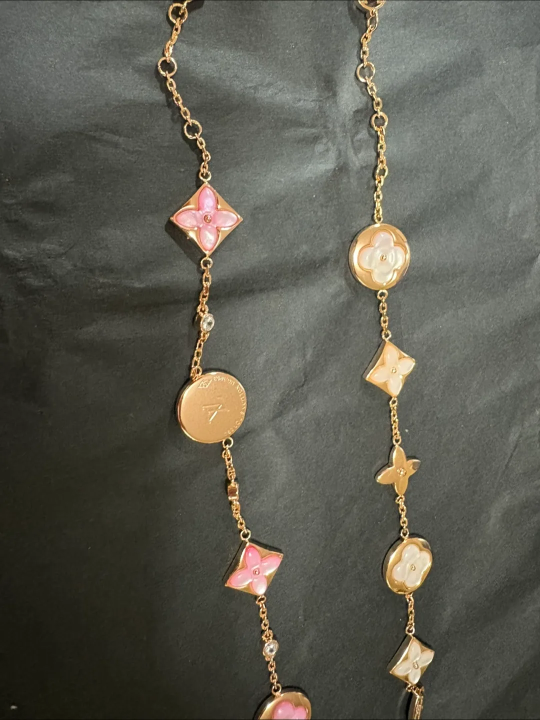 Louis Vuitton Blossom Dream Necklace thumbnail