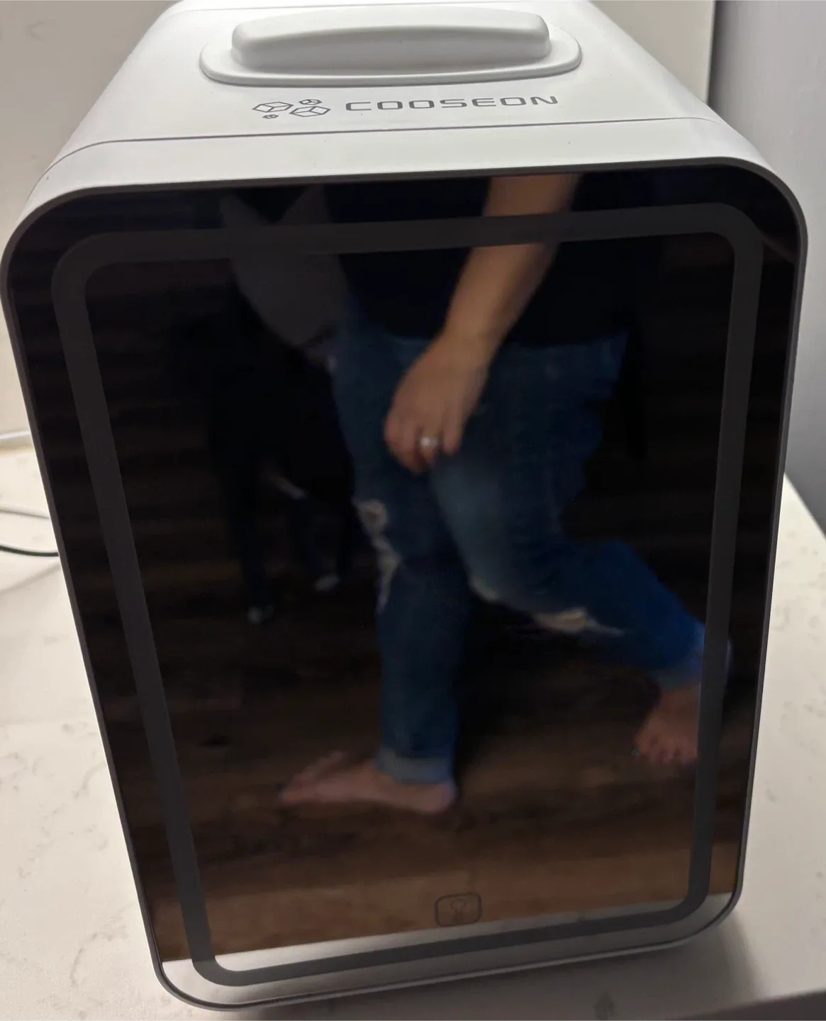 Cooseon Mini Fridge - with Lighted Mirror & Removable Shelf image indicator(3)