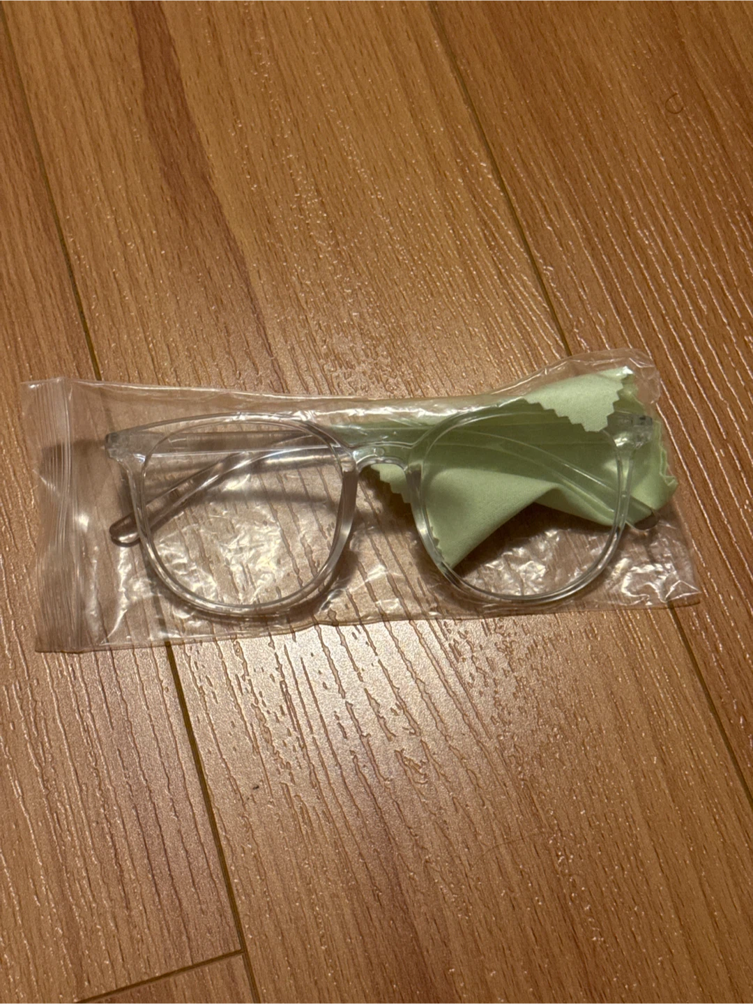 Clear Frame Glasses with Cleaning Cloth