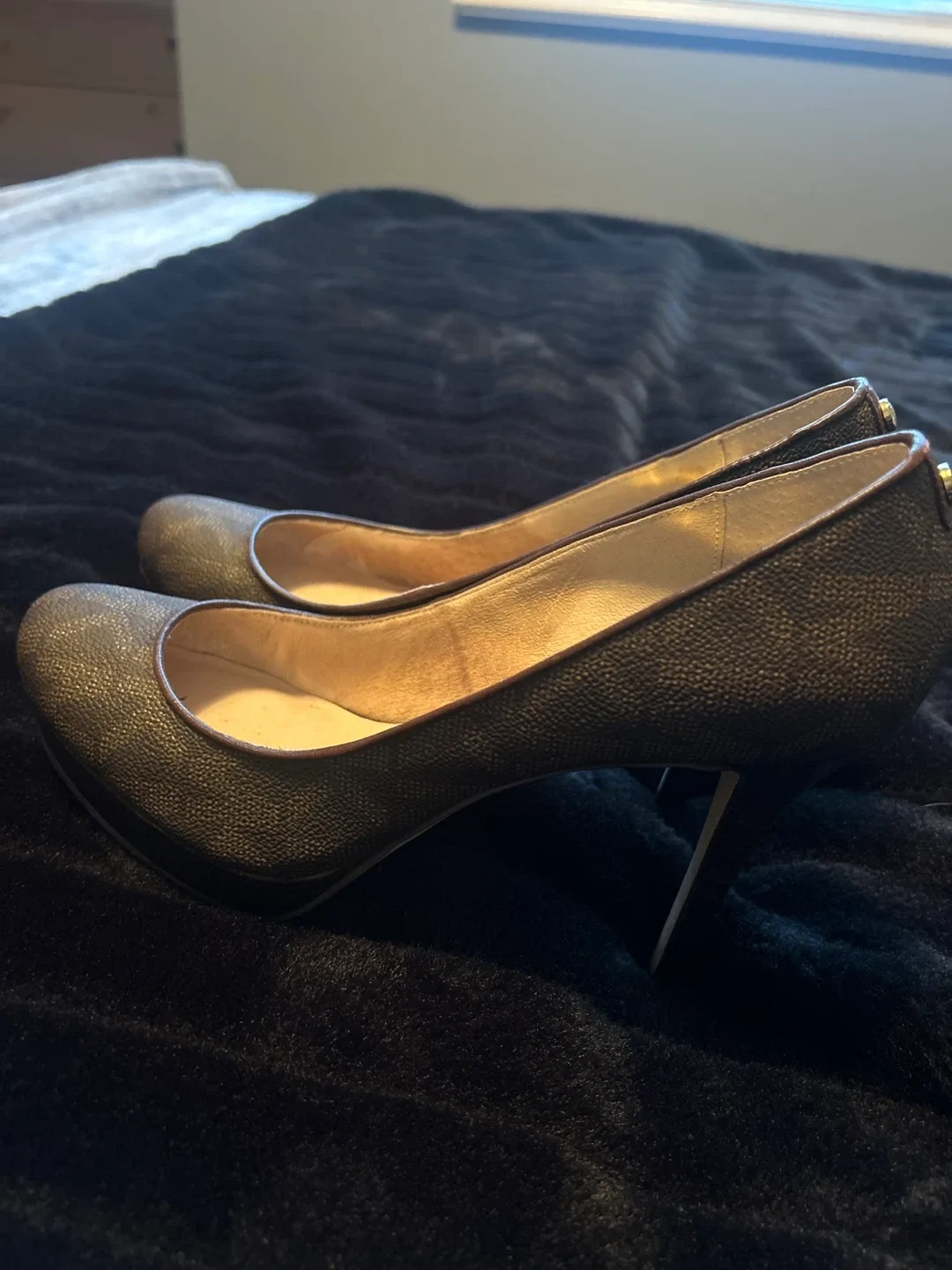 Michael Kors Heels, Size 9M image indicator(2)