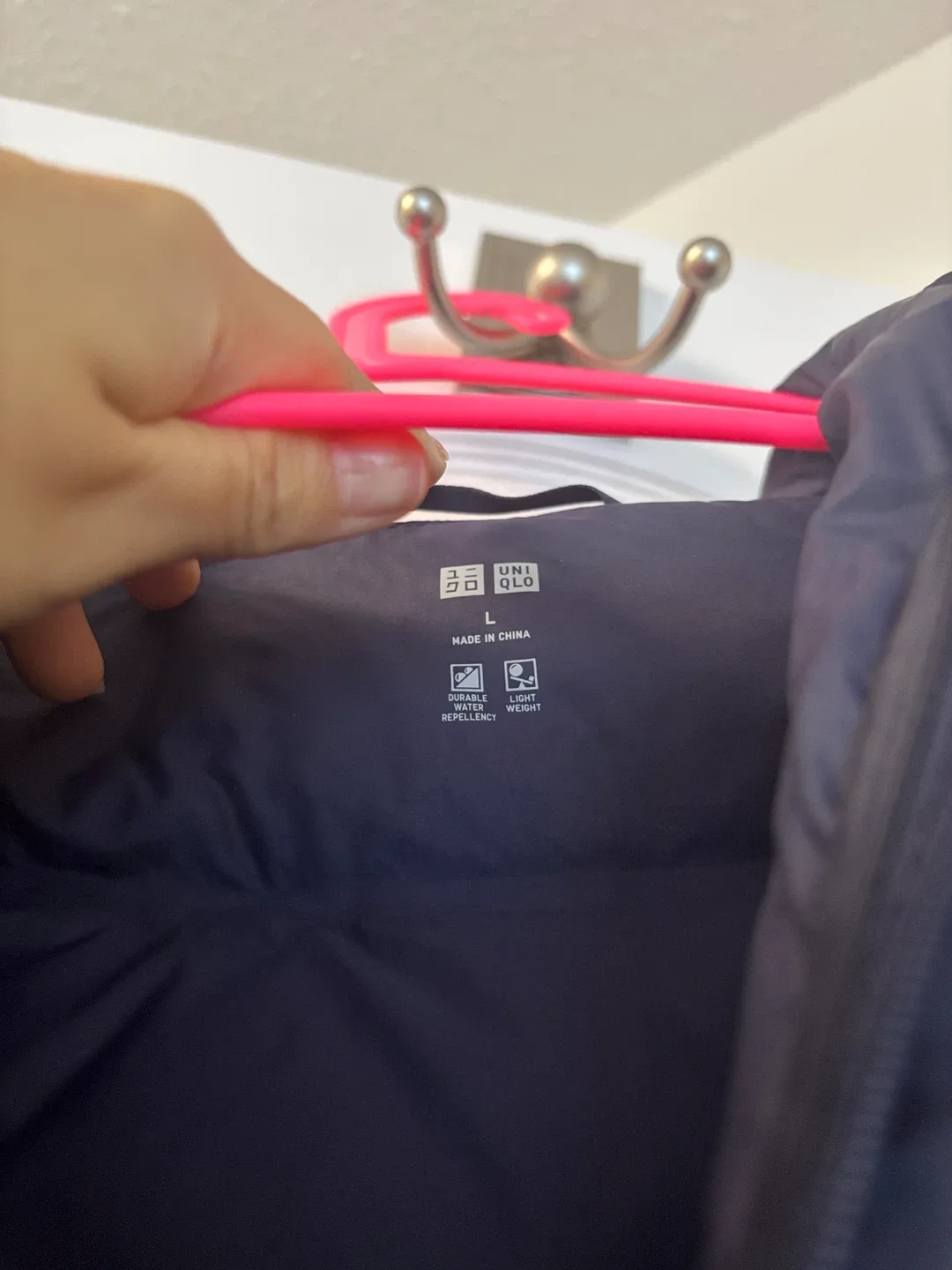 Uniqlo men’s light weight puffer jacket size Large image indicator(3)