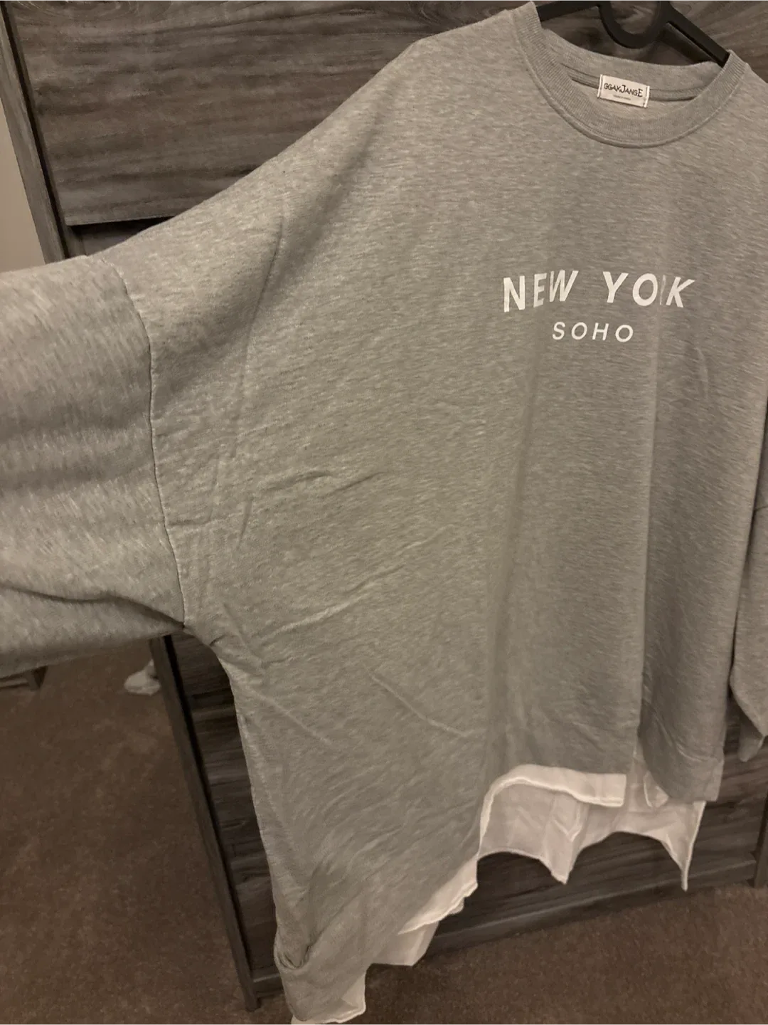 GGAKJANGE New York SOHO Grey Sweatshirt image indicator(4)