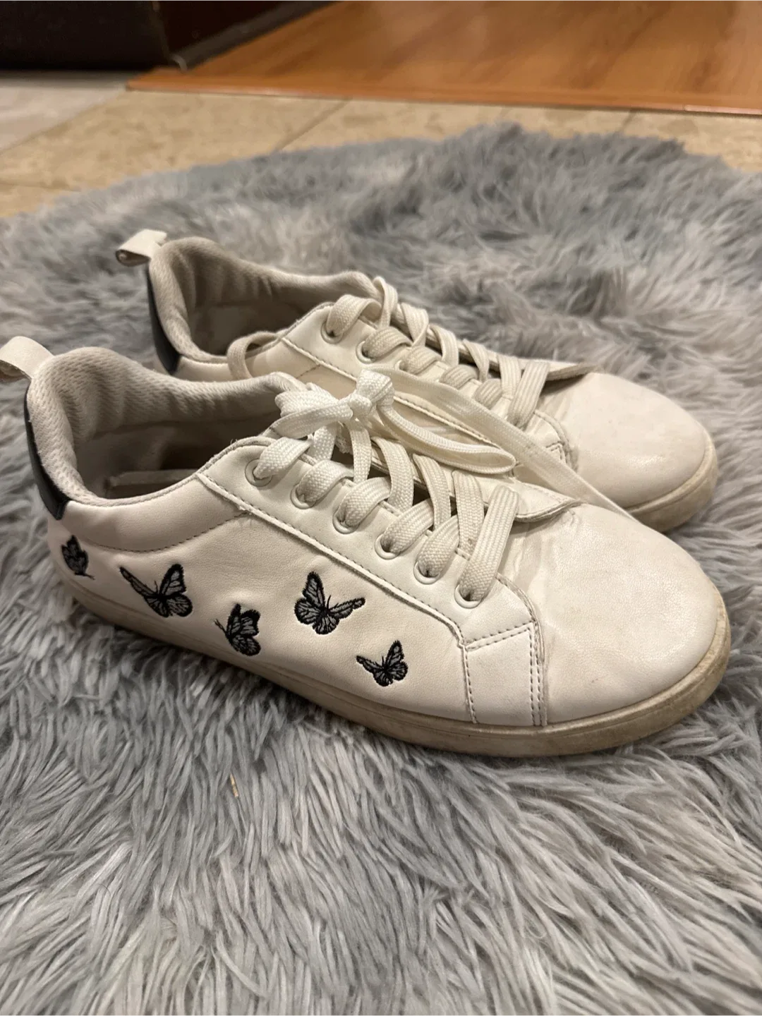 White Sneakers with Butterfly Design - Size 7 thumbnail