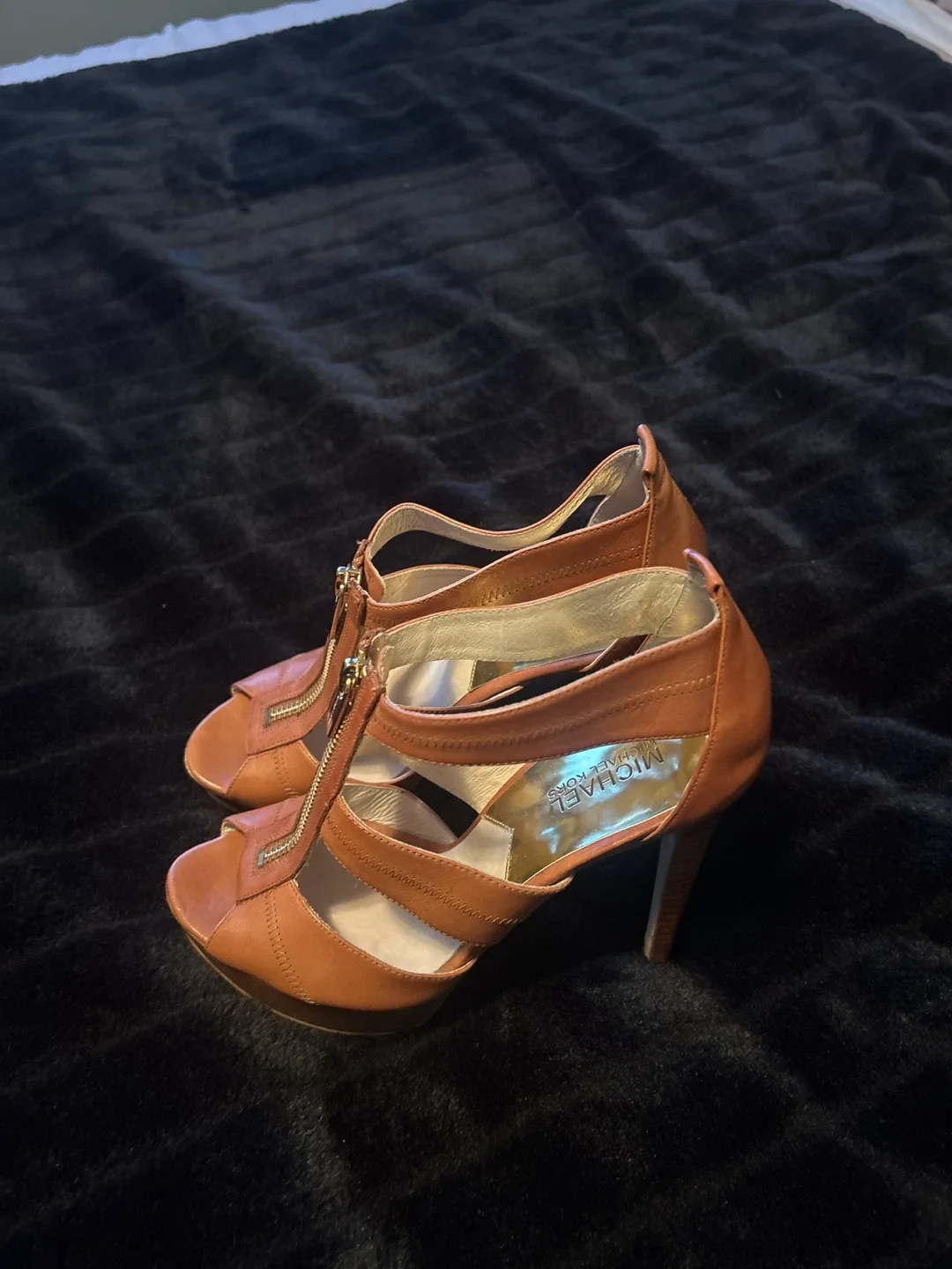 Michael Kors Heels - Size 8M image indicator(2)