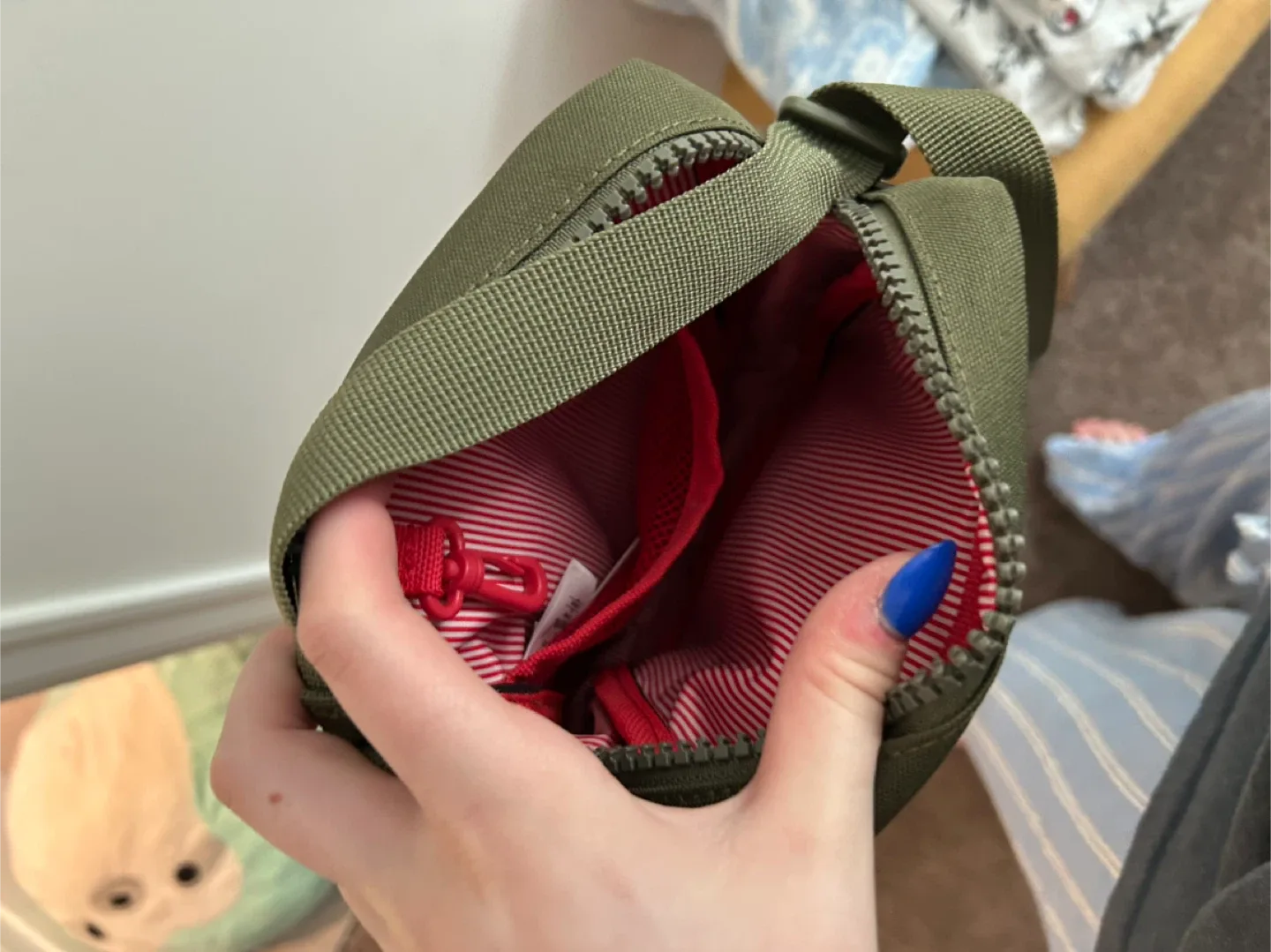 Herschel Supply Co. Olive Green Crossbody Bag image indicator(4)