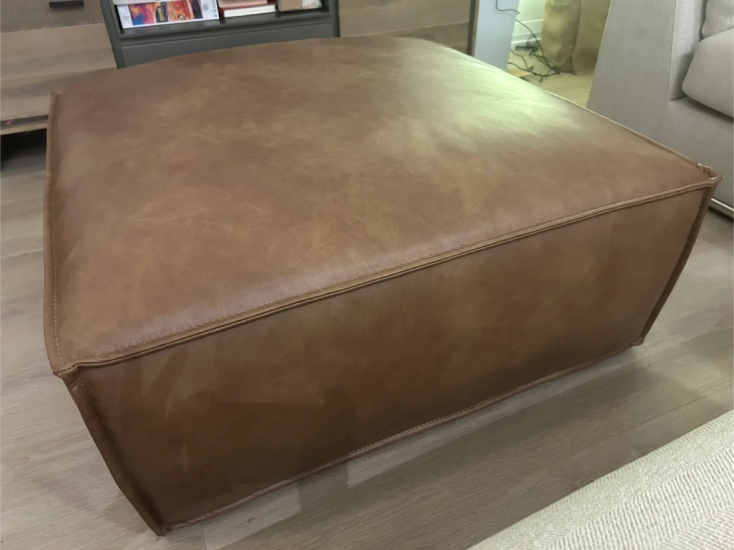 Structube Varzy Ottoman image indicator(3)