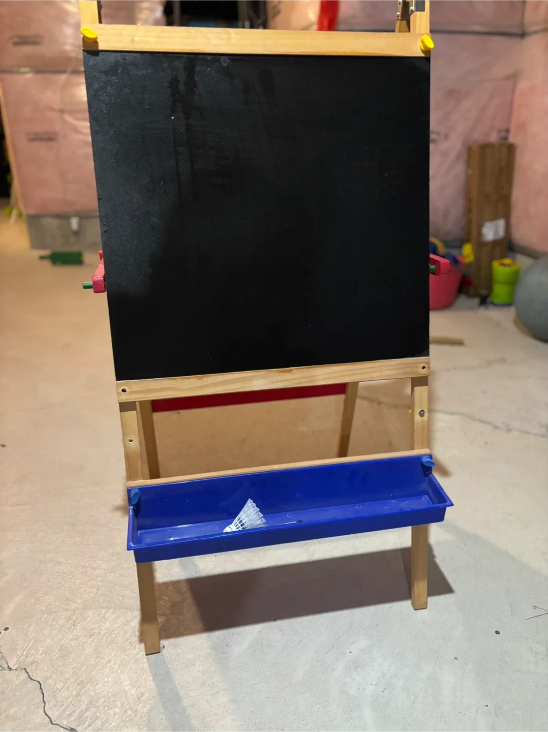 Kids Easel - Whiteboard & Chalkboard image indicator(2)