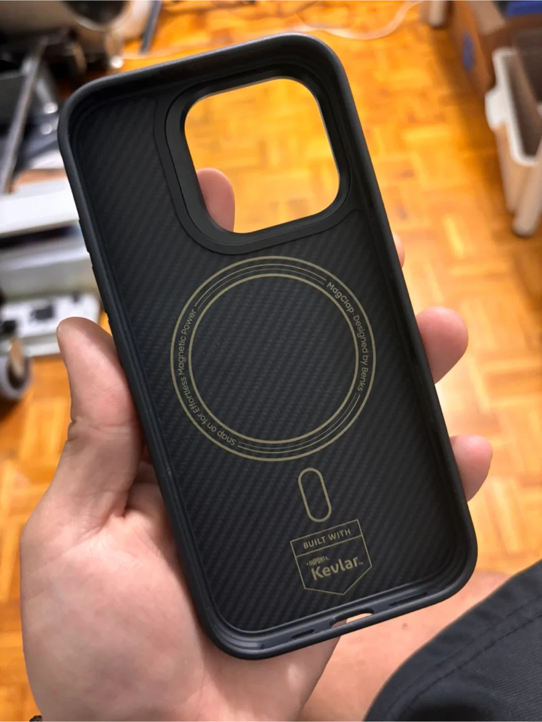 Benks Armorpro Montage iPhone 16 Pro Case image indicator(3)
