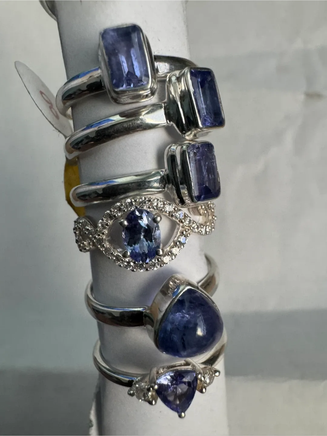 Tanzanite Gemstone Rings image indicator(3)