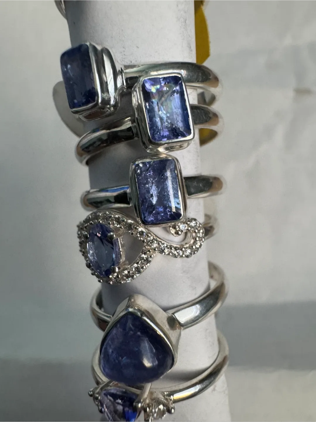 Tanzanite Gemstone Rings image indicator(4)