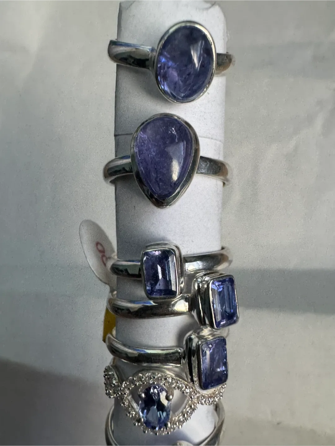 Tanzanite Gemstone Rings image indicator(5)