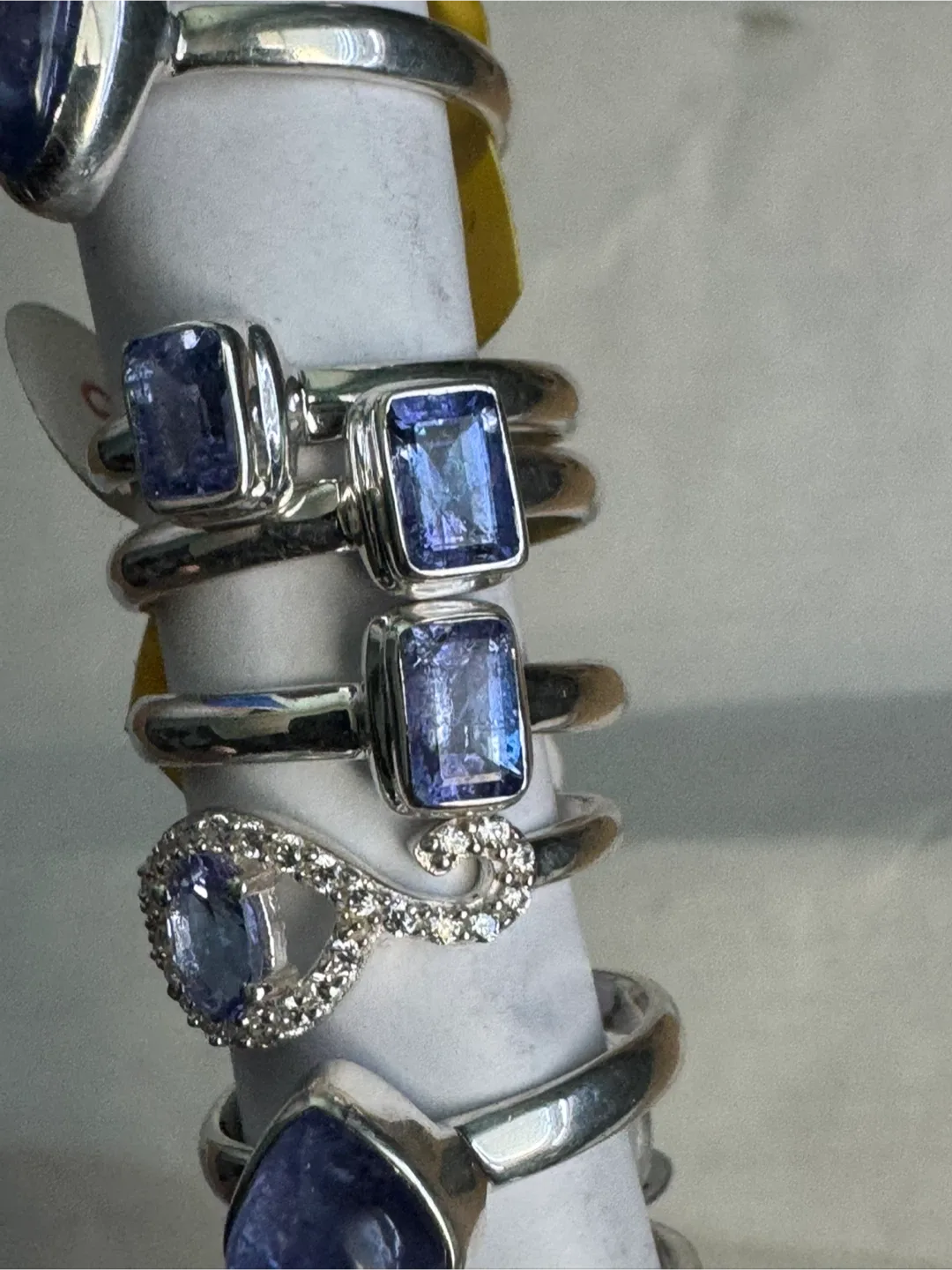 Tanzanite Gemstone Rings image indicator(6)