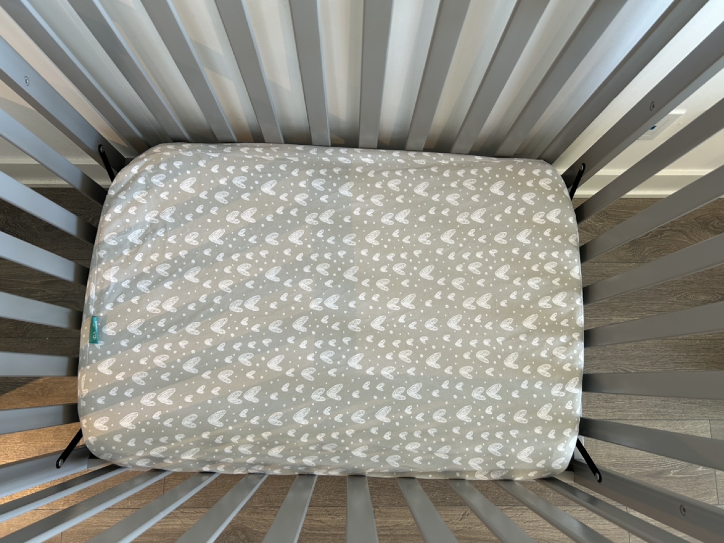 Delta Children Tucker Mini Crib with Mattress and Covers - photo 2